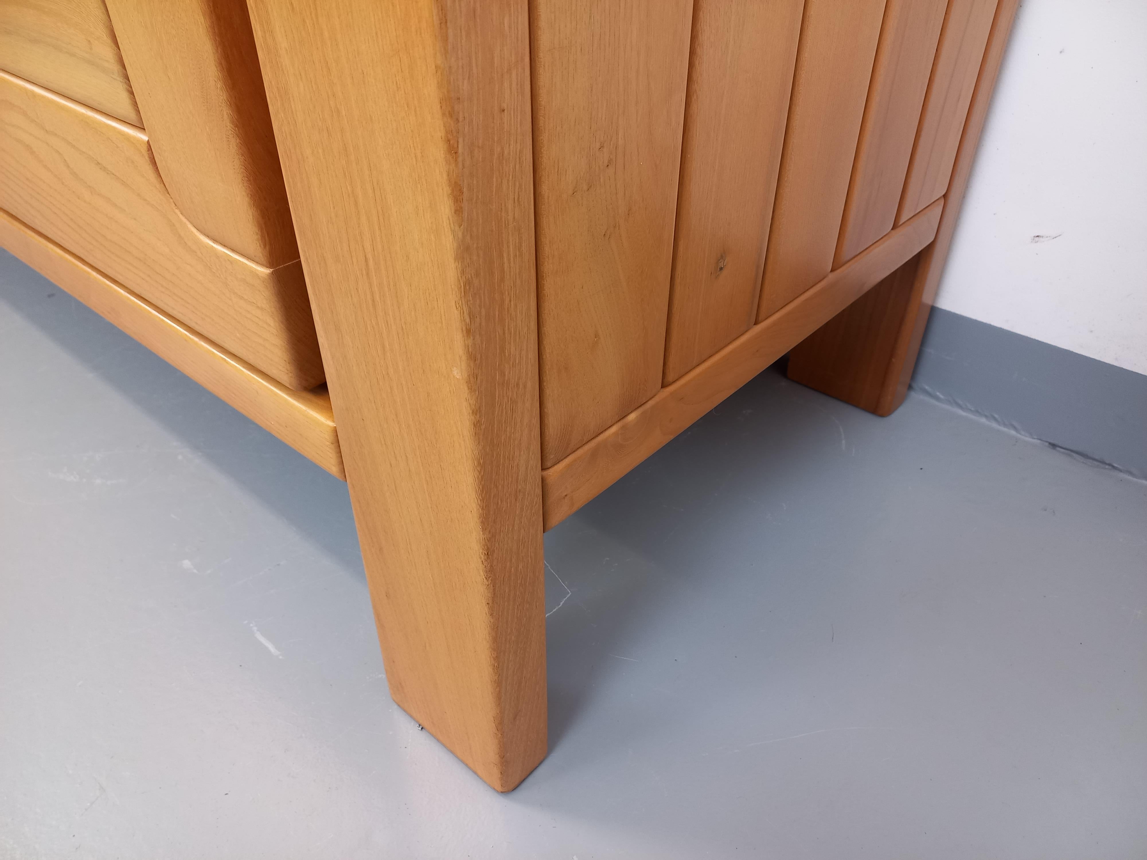 Kleiderschrank vintage Maison Regain en orme des années 70 80 im Angebot 8