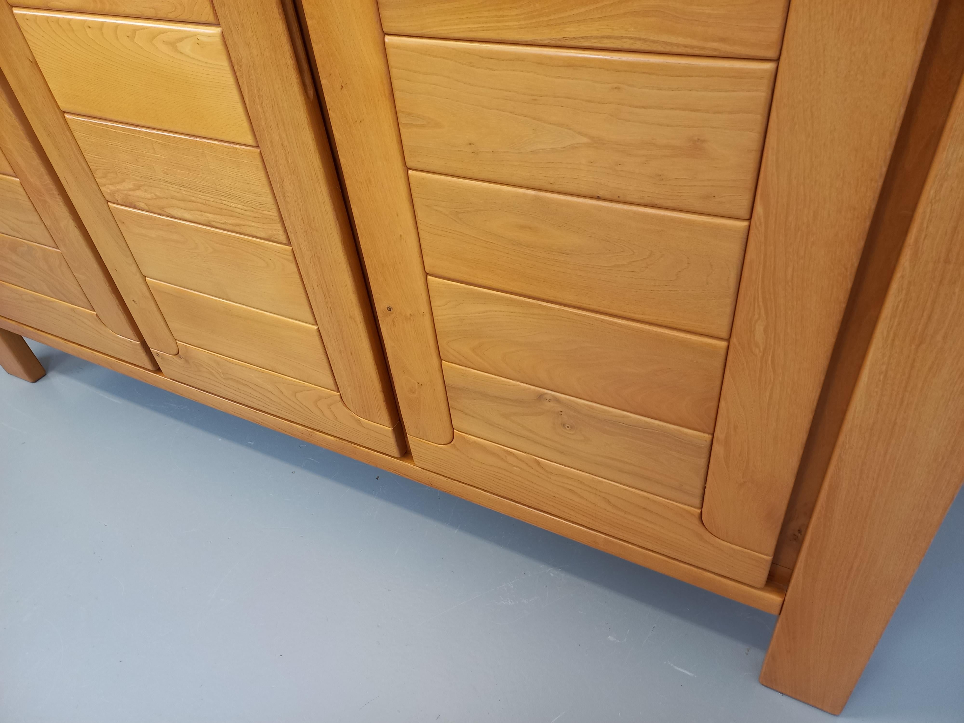 Kleiderschrank vintage Maison Regain en orme des années 70 80 im Angebot 1