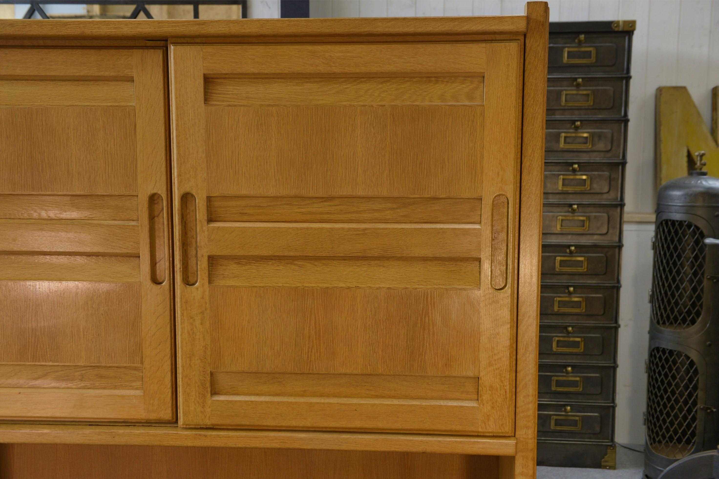 Armoire en chêne massif par Guillerme et Chambron et céramique par Danikowski en venta 5