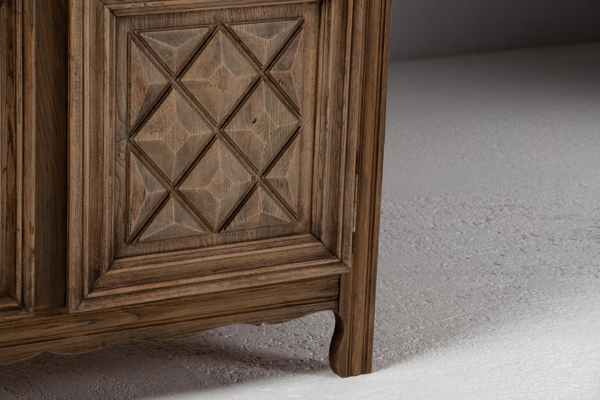 Armoire en Oak Oak, France, 1950 en vente 2