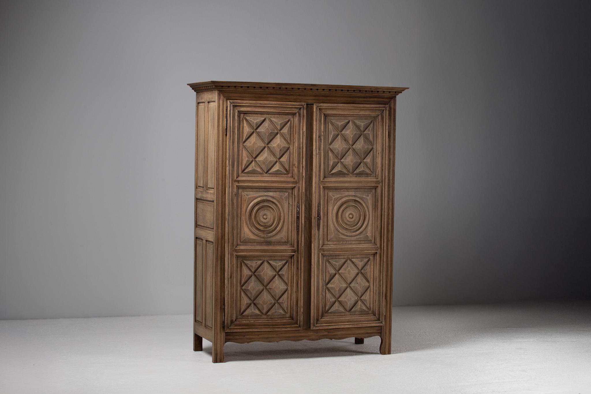 Armoire in Carved Oak, France, 1950 im Zustand „Gut“ im Angebot in Kaštel Sućurac, Splitsko-dalmatinska županija