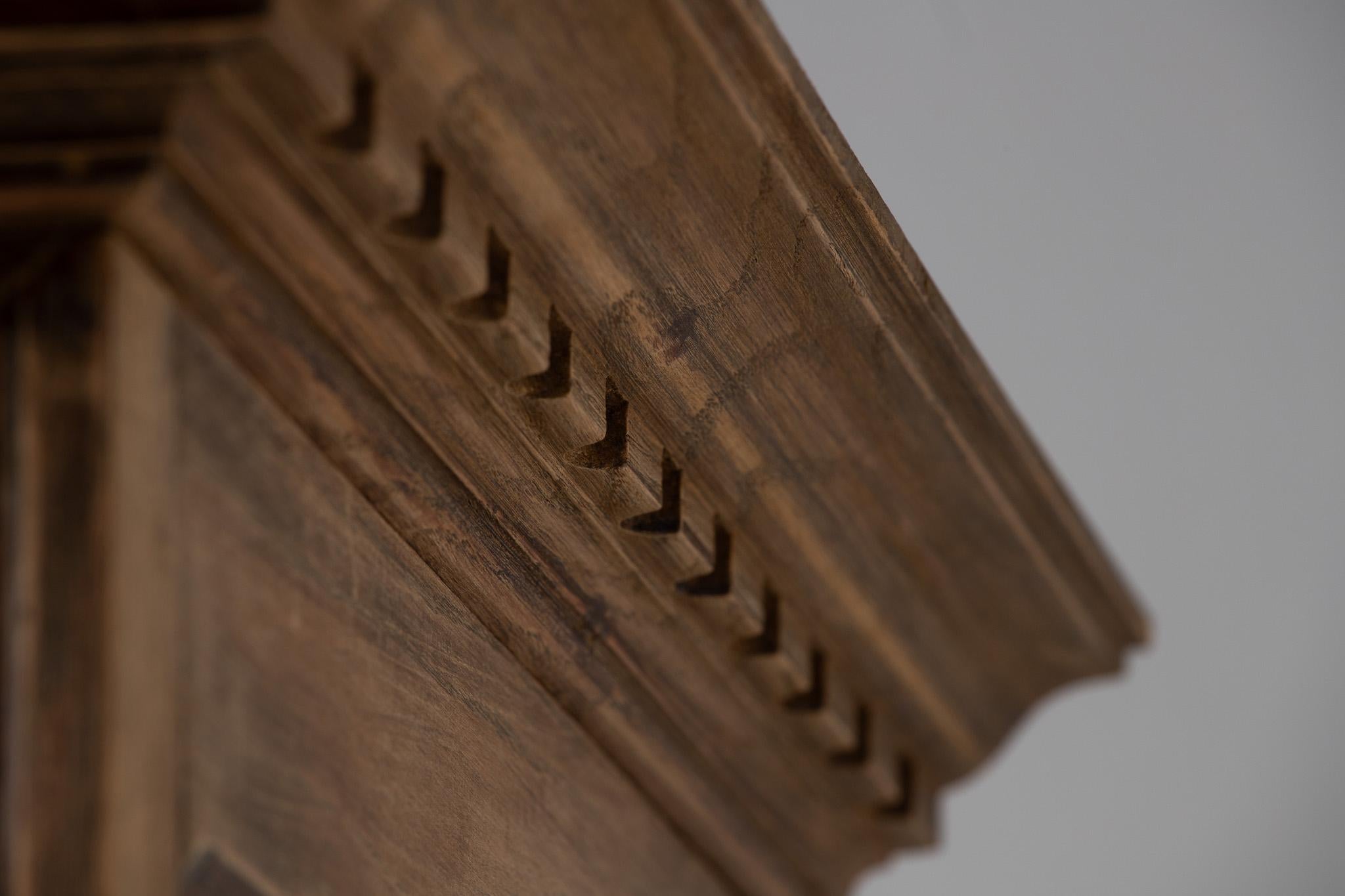 Armoire in Carved Oak, France, 1950 (Mitte des 20. Jahrhunderts) im Angebot