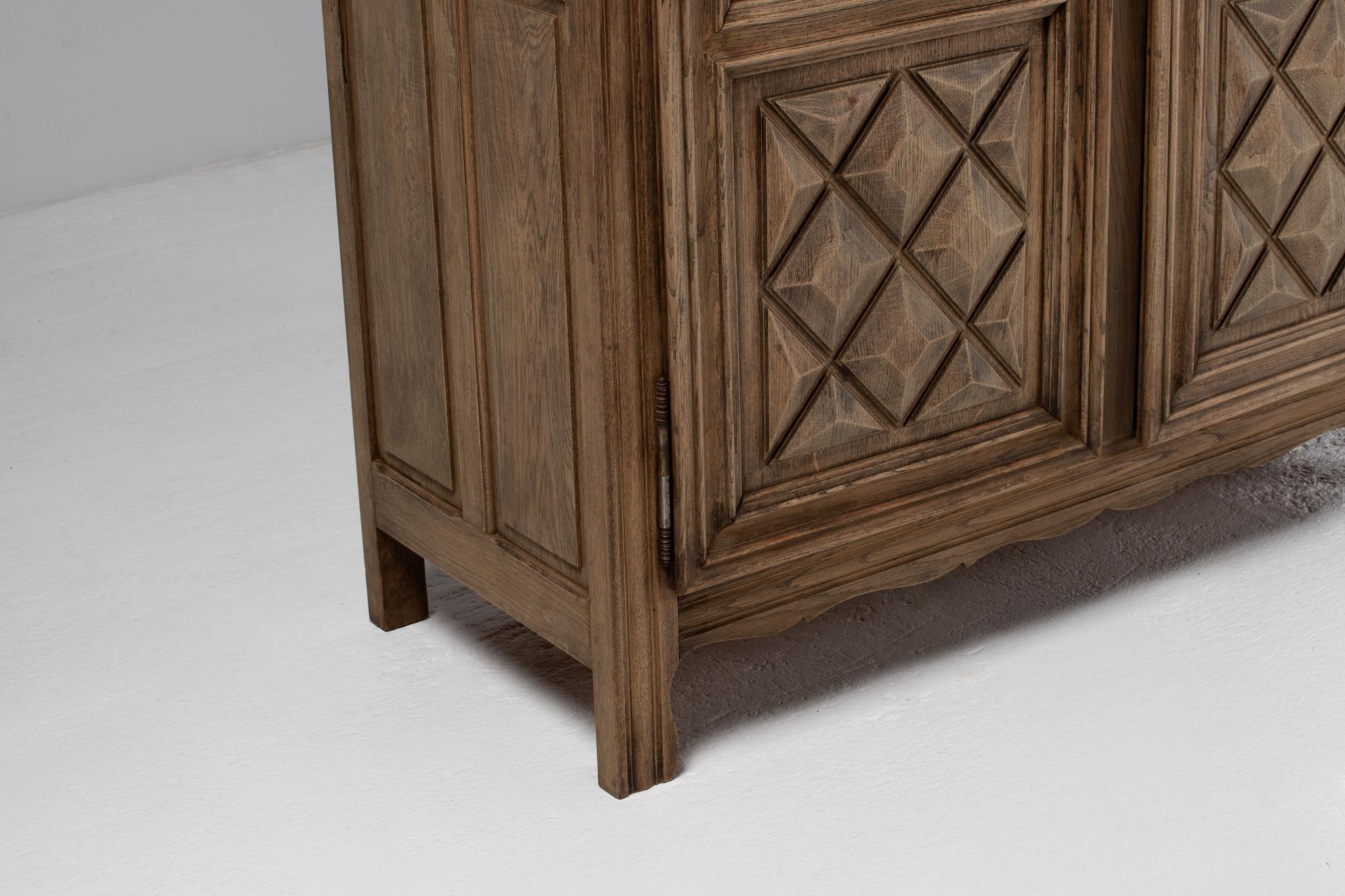 Armoire in Carved Oak, France, 1950 (Eichenholz) im Angebot