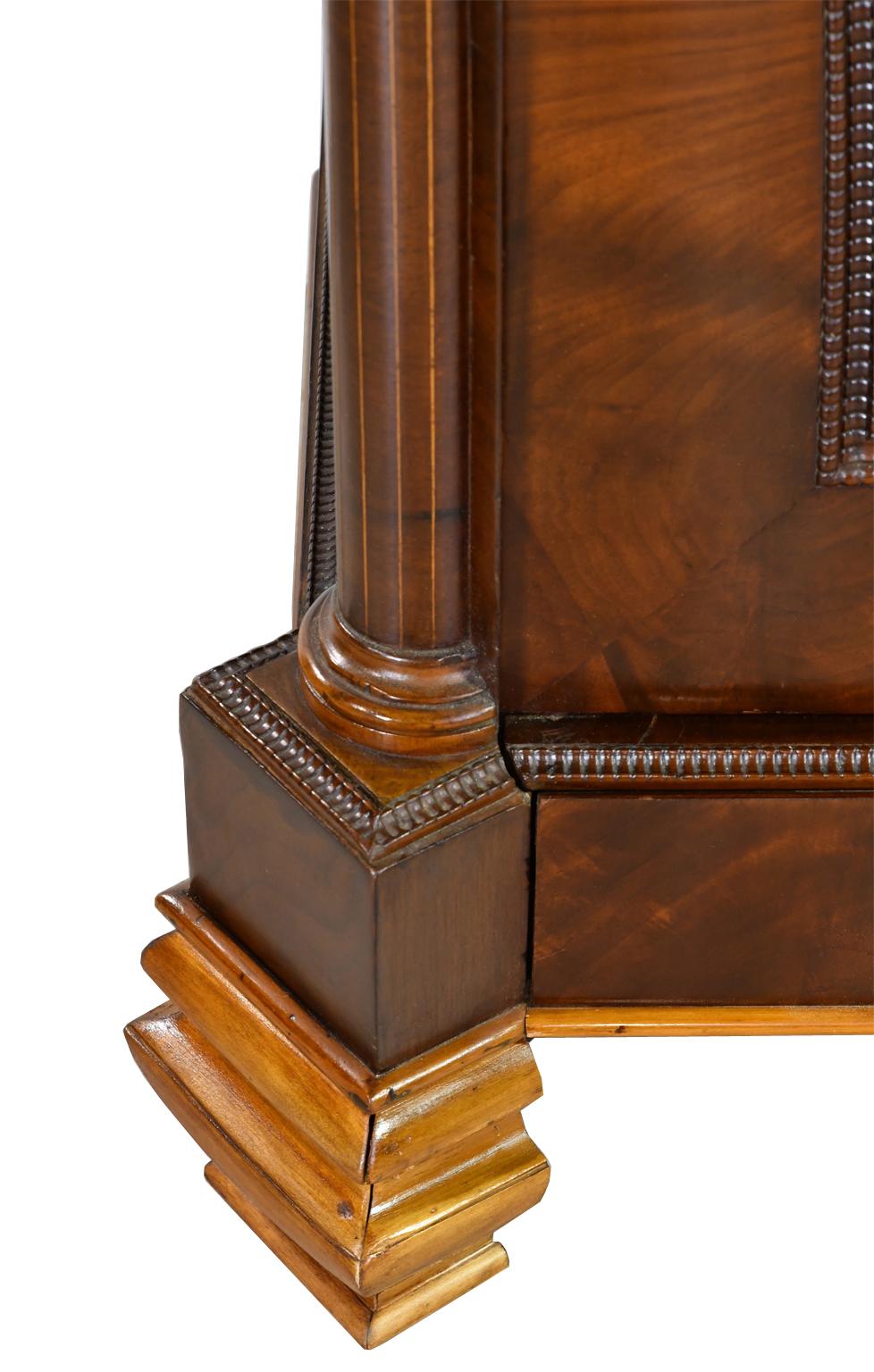 Armoire in West Indies Mahogany, Northern Europe, circa 1825 9