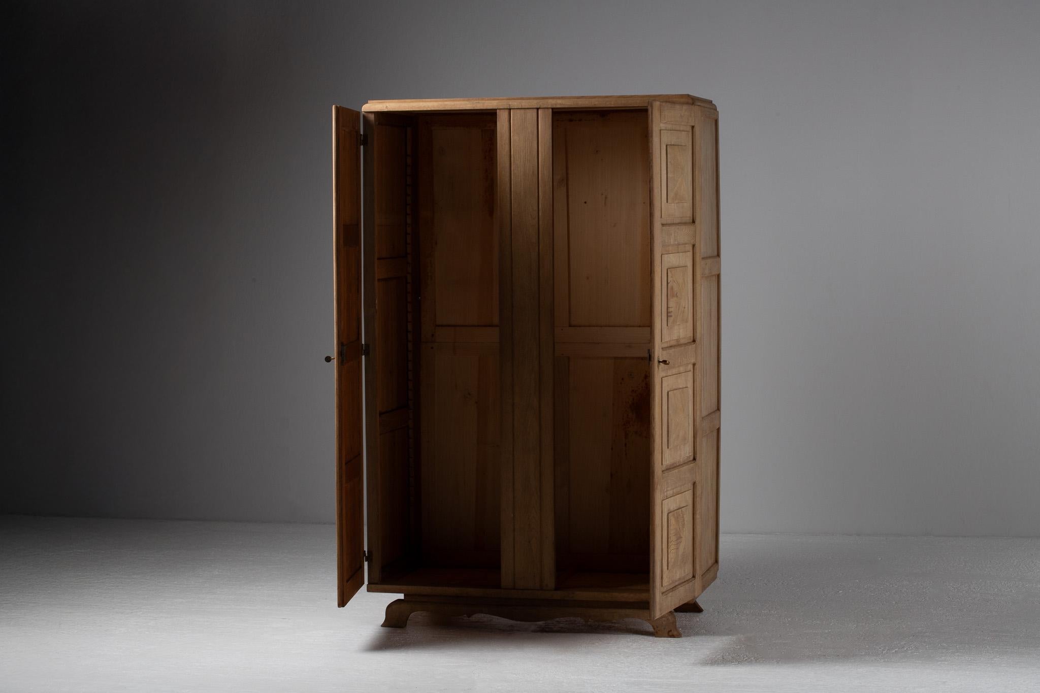 Armoire Solid Natural Oak, France, 1940s In Good Condition For Sale In Kaštel Sućurac, Splitsko-dalmatinska županija