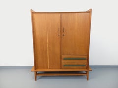 Vintage-Schrank aus Holz der 50er und 60er Jahre