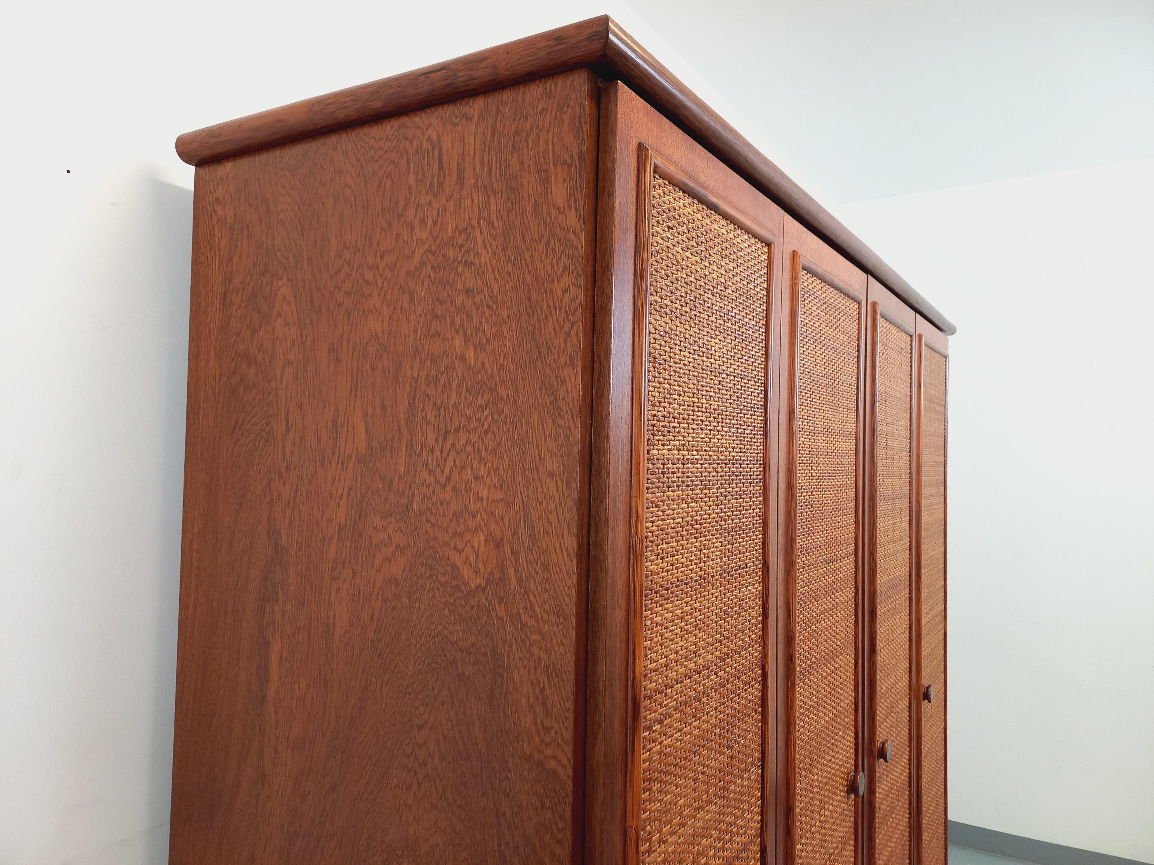 Mid-Century Modern Armoire vintage en rotin, rotin tressé et bois Maugrion pour Roche Bobois