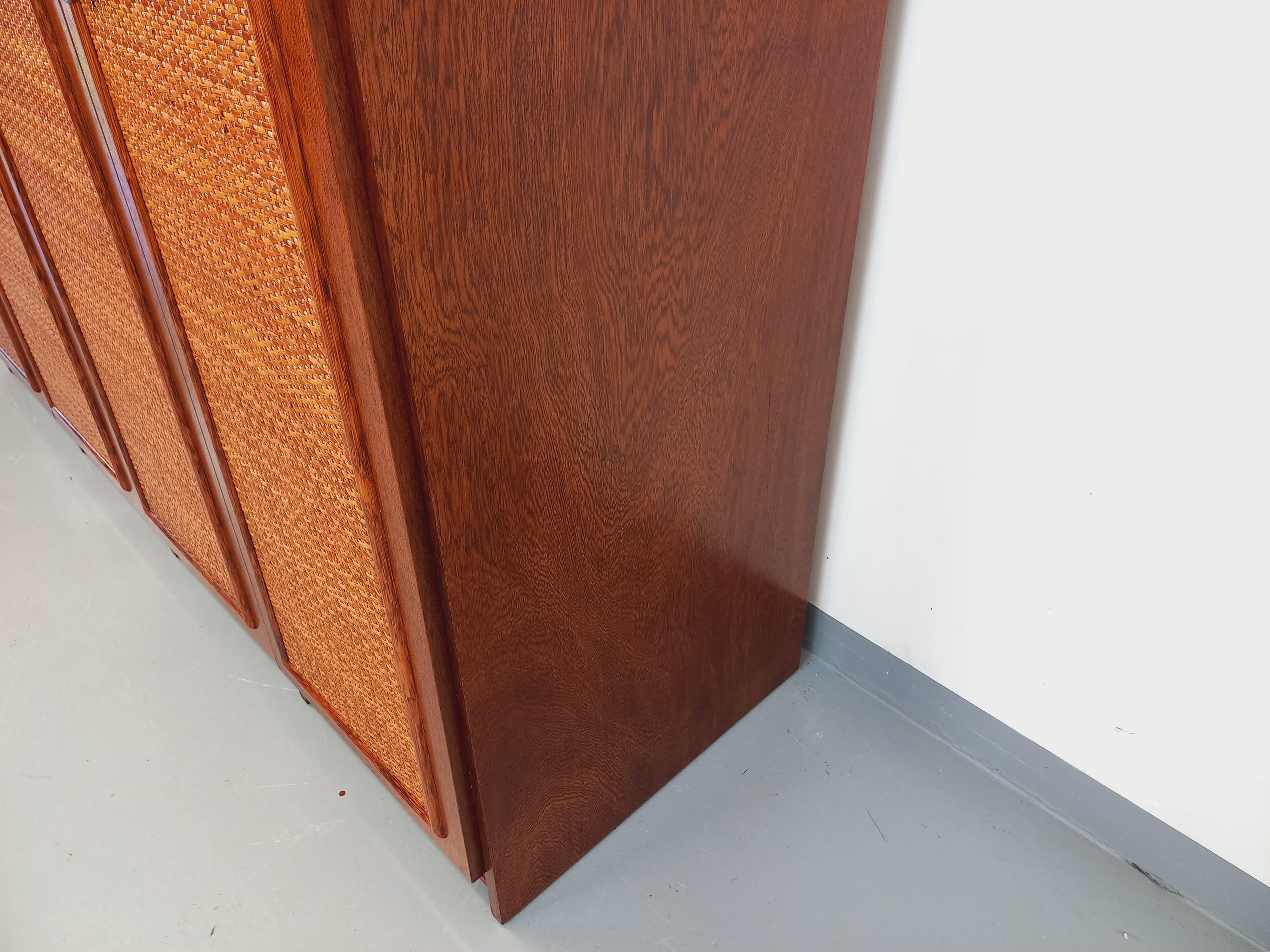 Fin du 20e siècle Armoire vintage en rotin, rotin tressé et bois Maugrion pour Roche Bobois