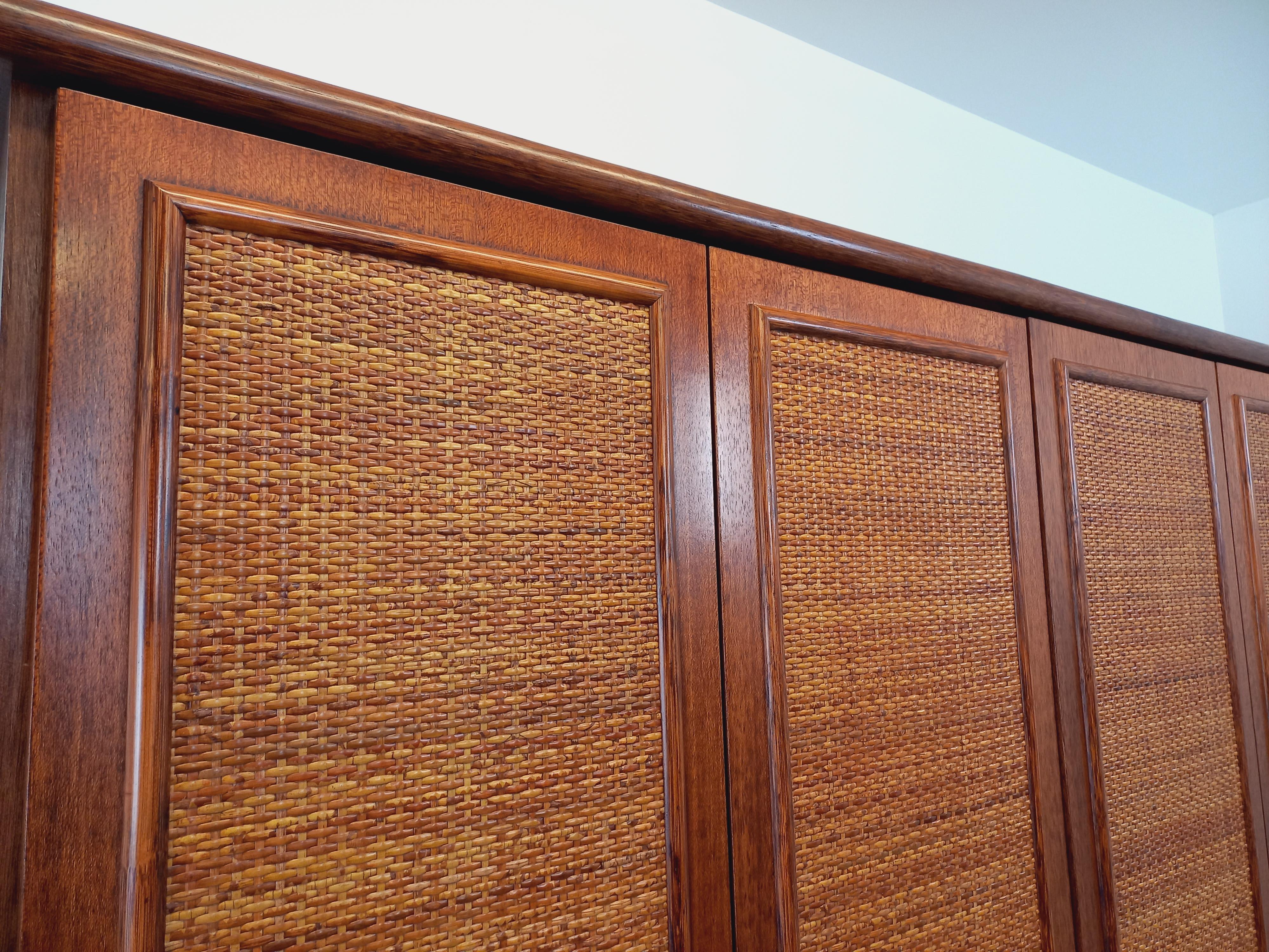 Rotin Armoire vintage en rotin, rotin tressé et bois Maugrion pour Roche Bobois