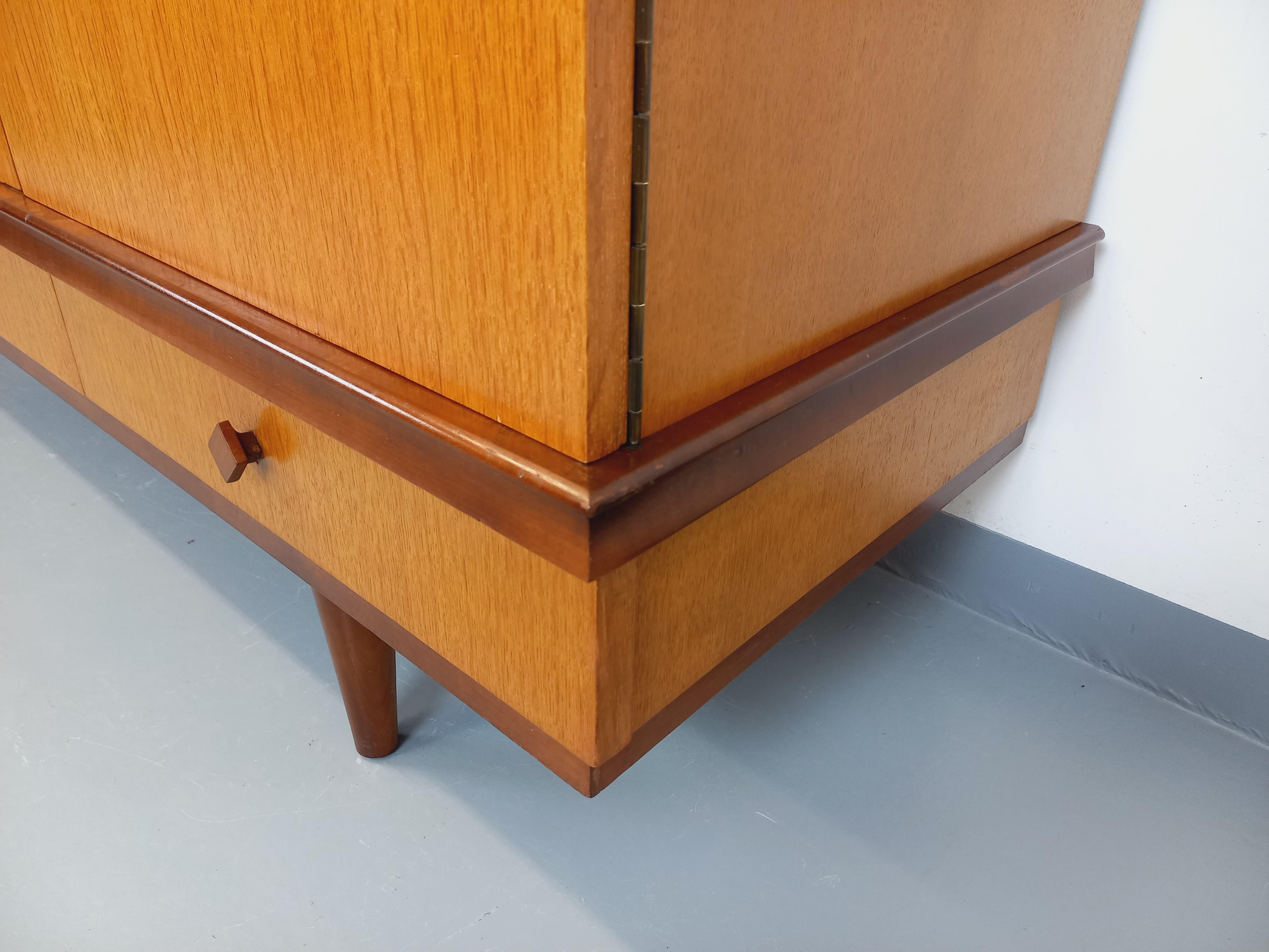 Armoire vintage Gaston Poisson en bois des années 60 For Sale 8