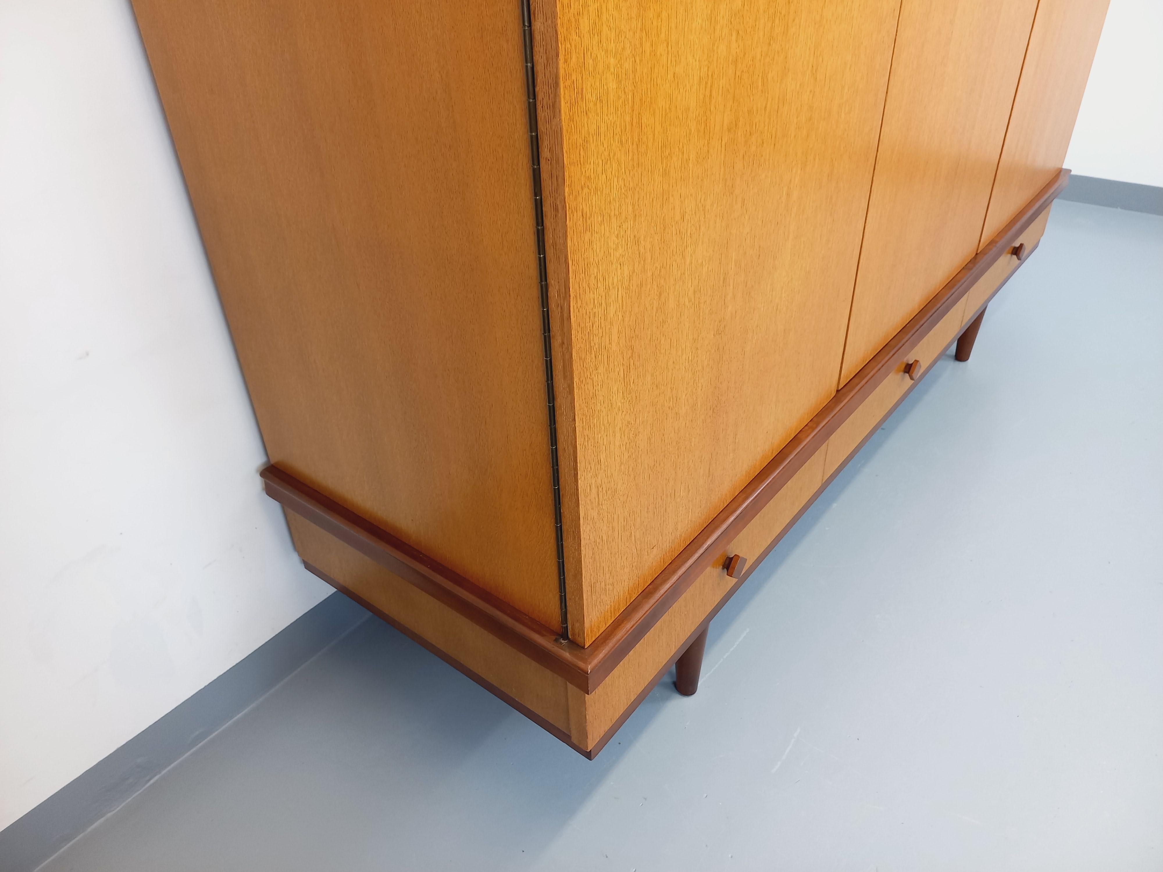 Mid-Century Modern Armoire vintage Gaston Poisson en bois des années 60 For Sale