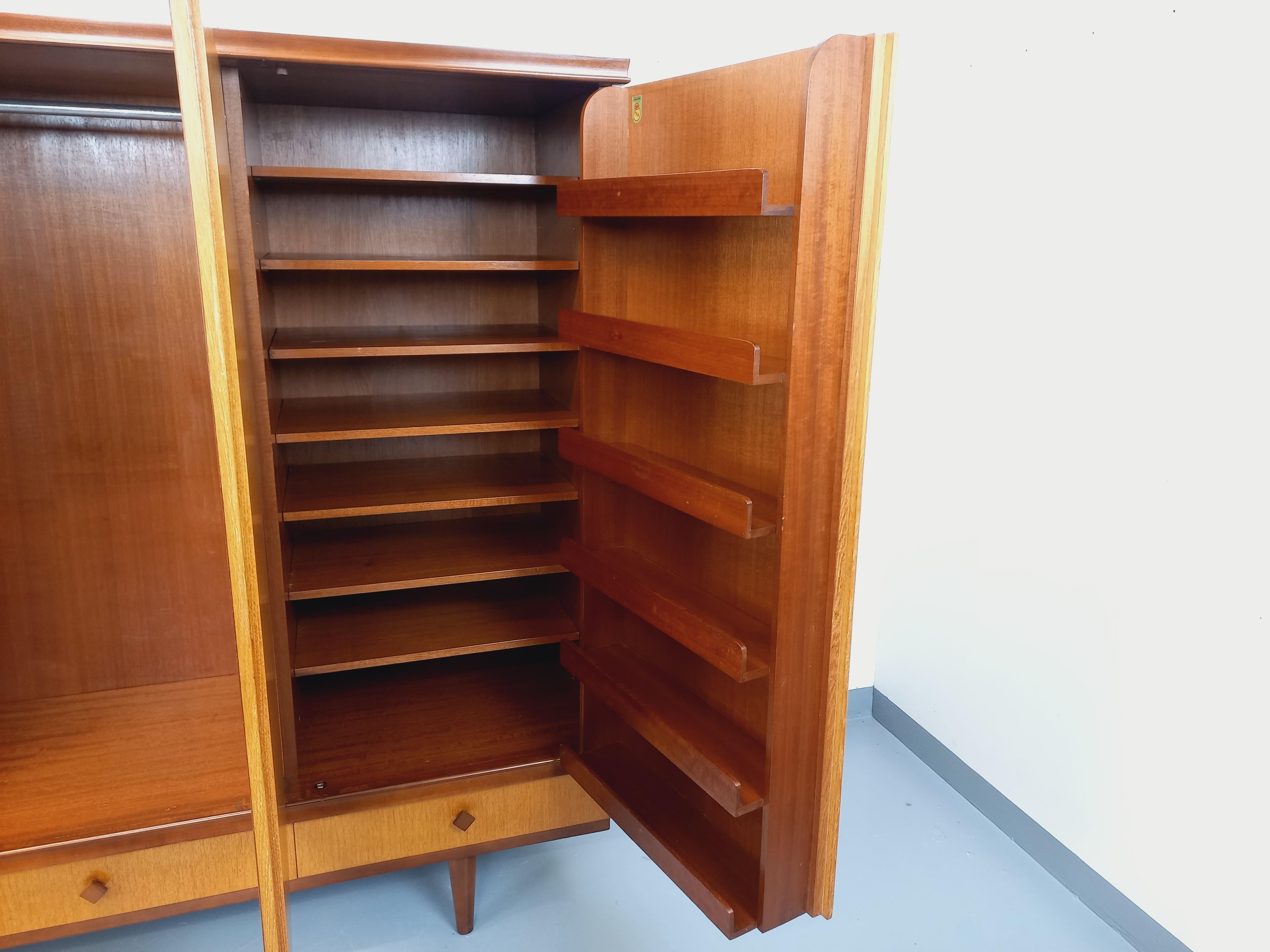 Armoire vintage Gaston Poisson en bois des années 60 For Sale 1