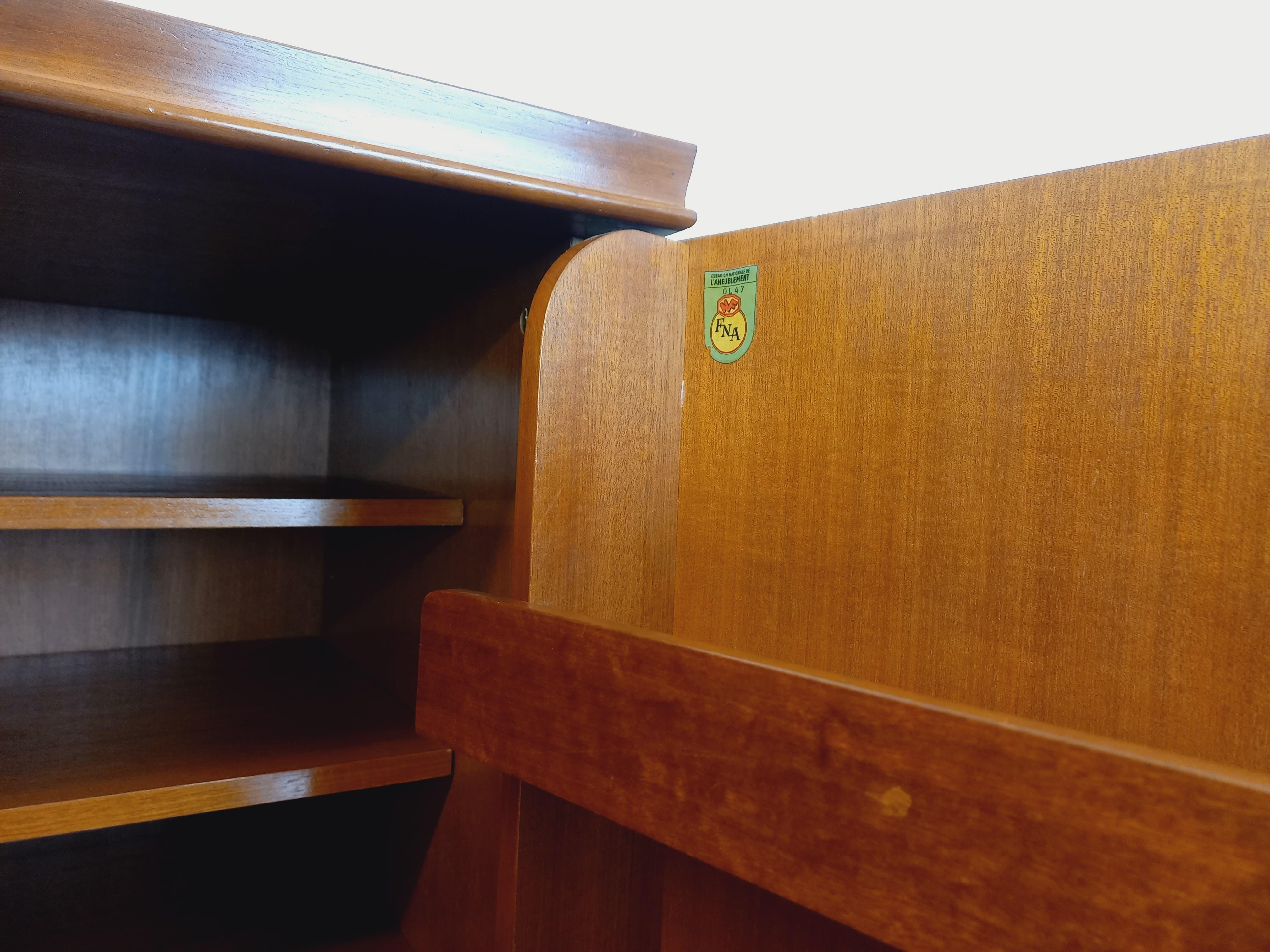 Armoire vintage Gaston Poisson en bois des années 60 For Sale 2