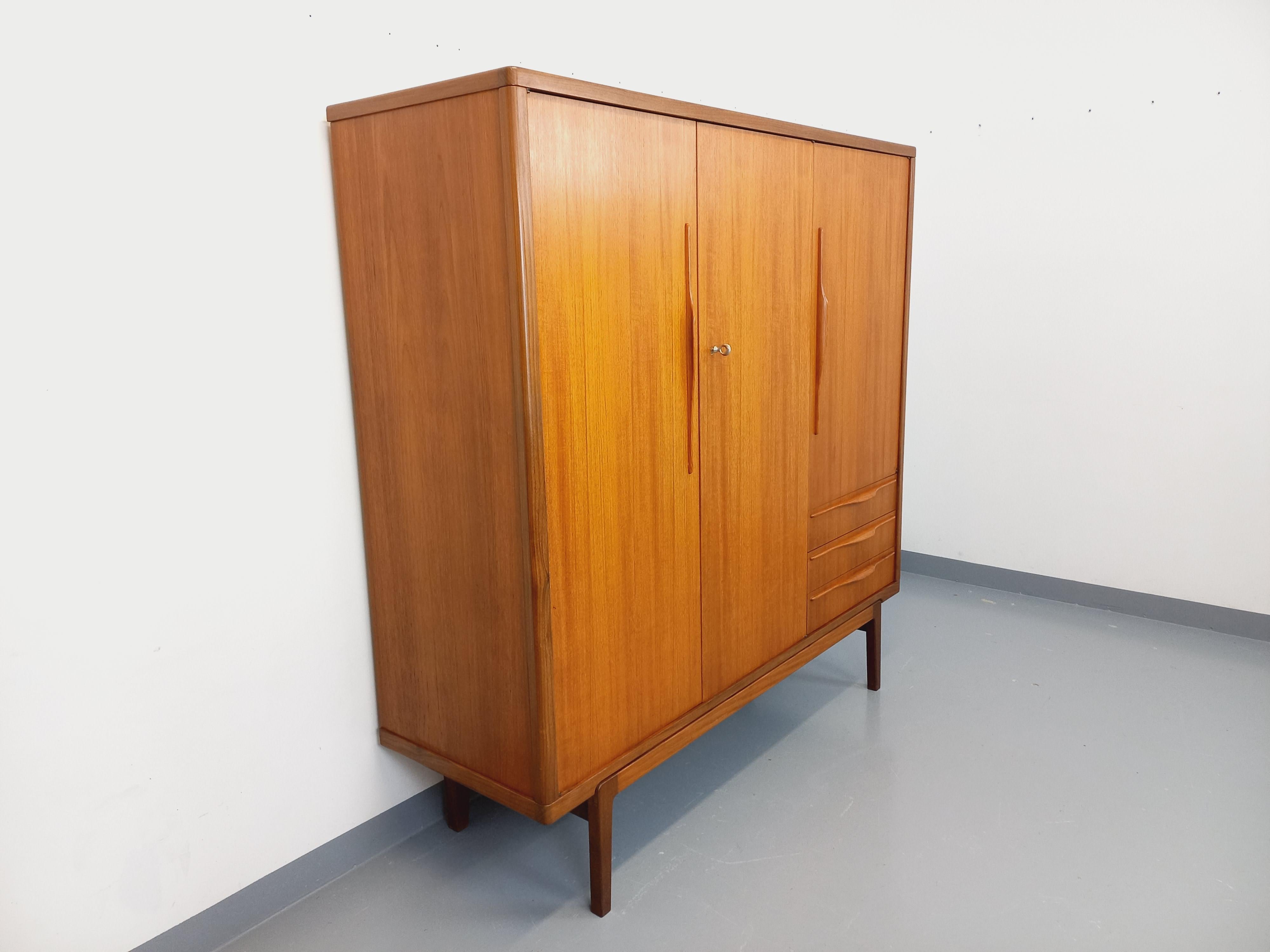 Armoire vintage scandinave en teck des années 60 en venta 5