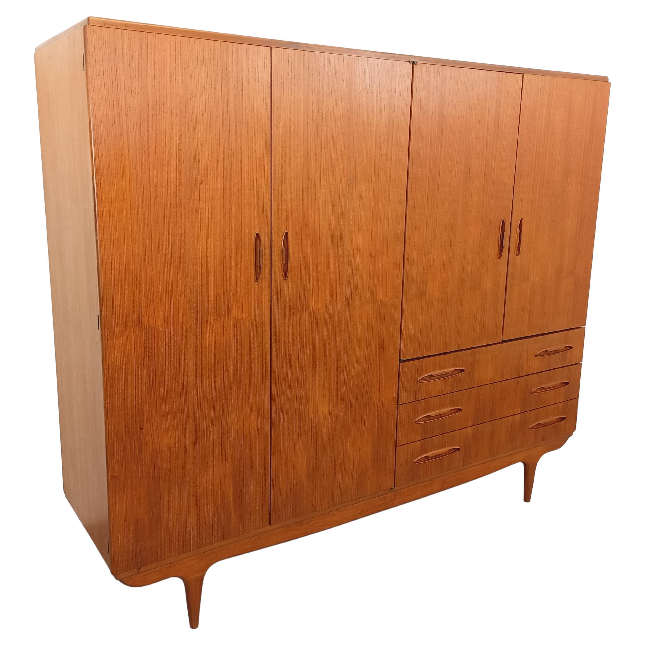 Armoire vintage scandinave en teck des années 60