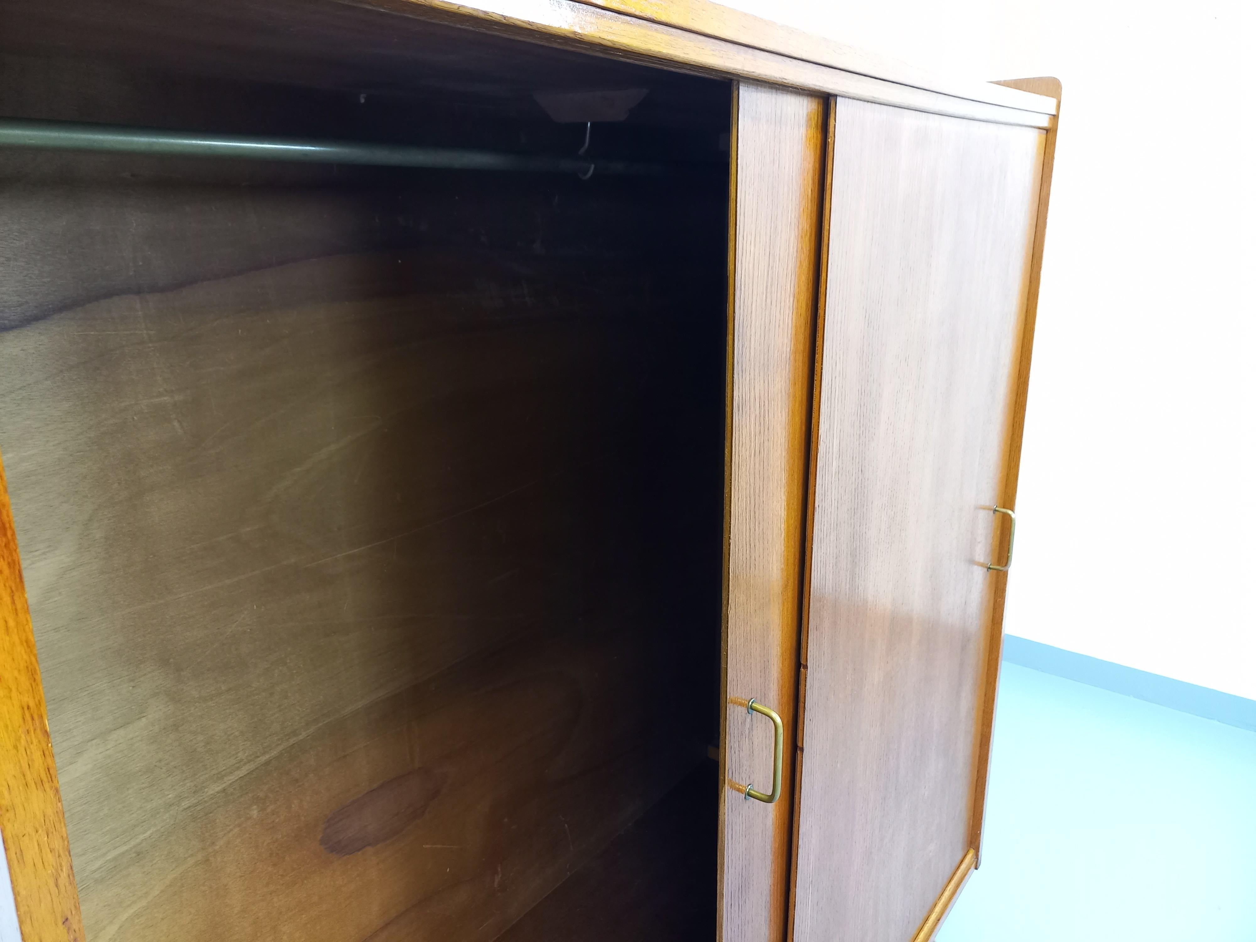 Armoire vintage style scandinave en bois de chêne des années 60 4