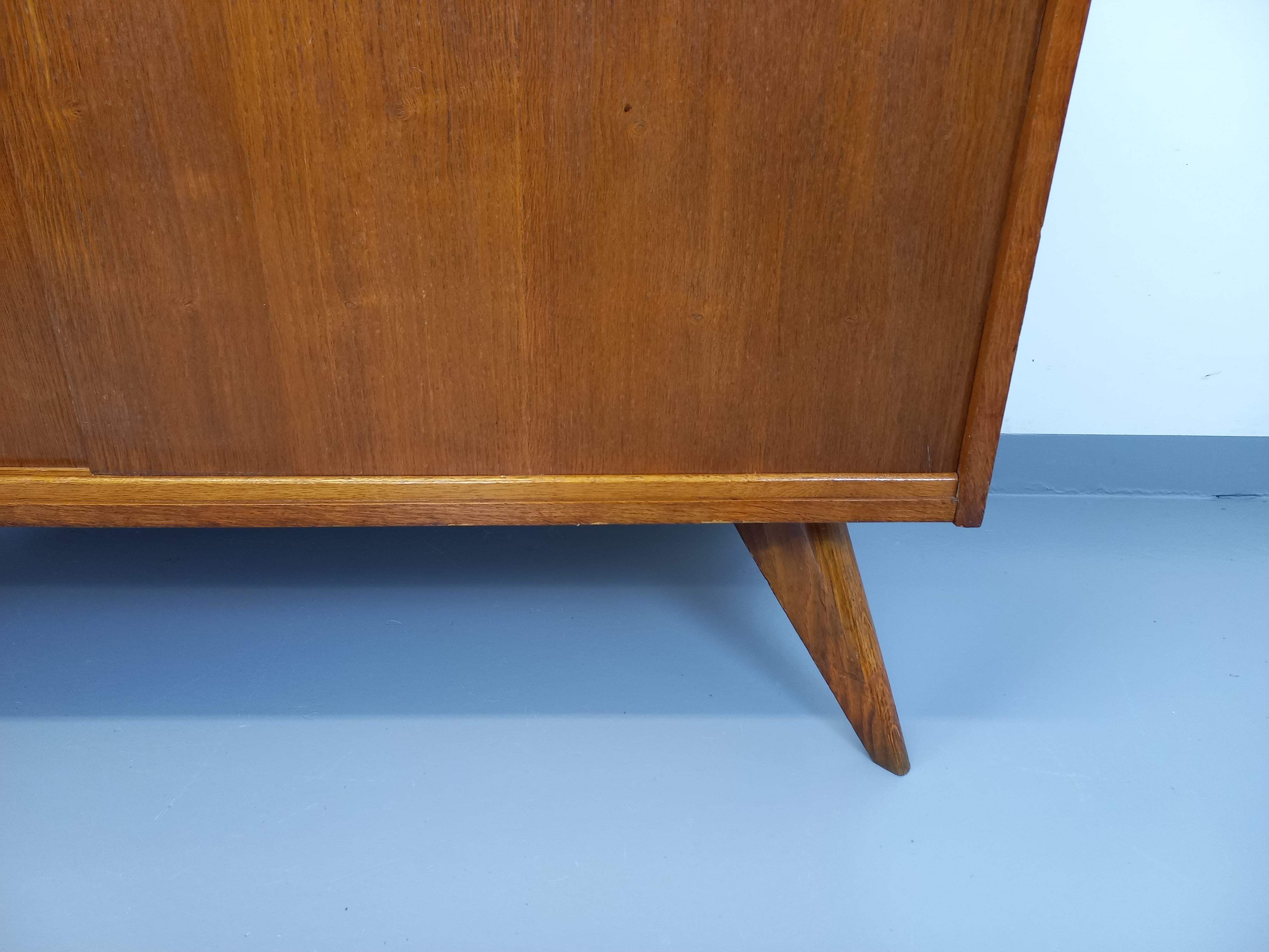 Armoire vintage style scandinave en bois de chêne des années 60 5