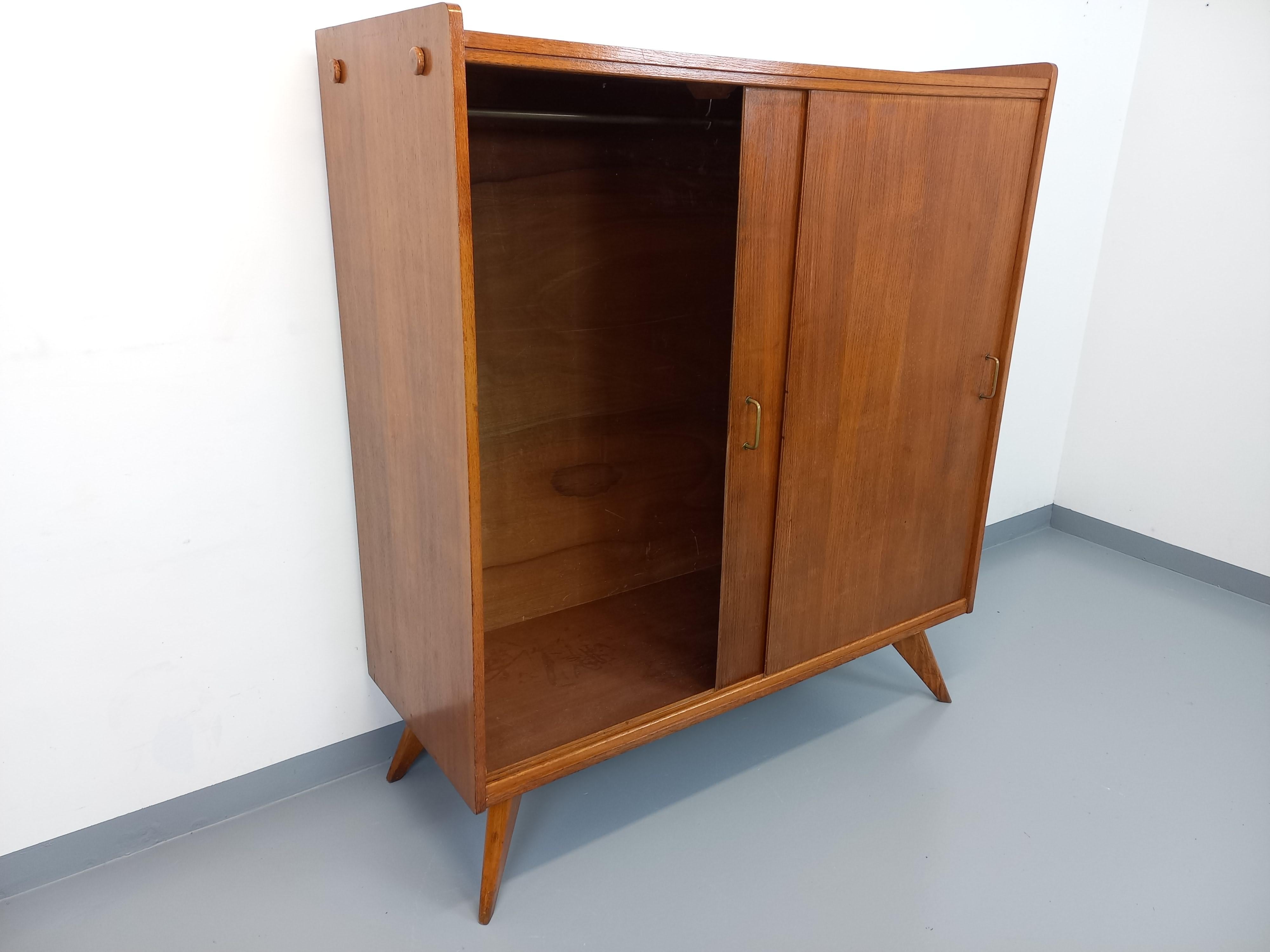 Mid-Century Modern Armoire vintage style scandinave en bois de chêne des années 60