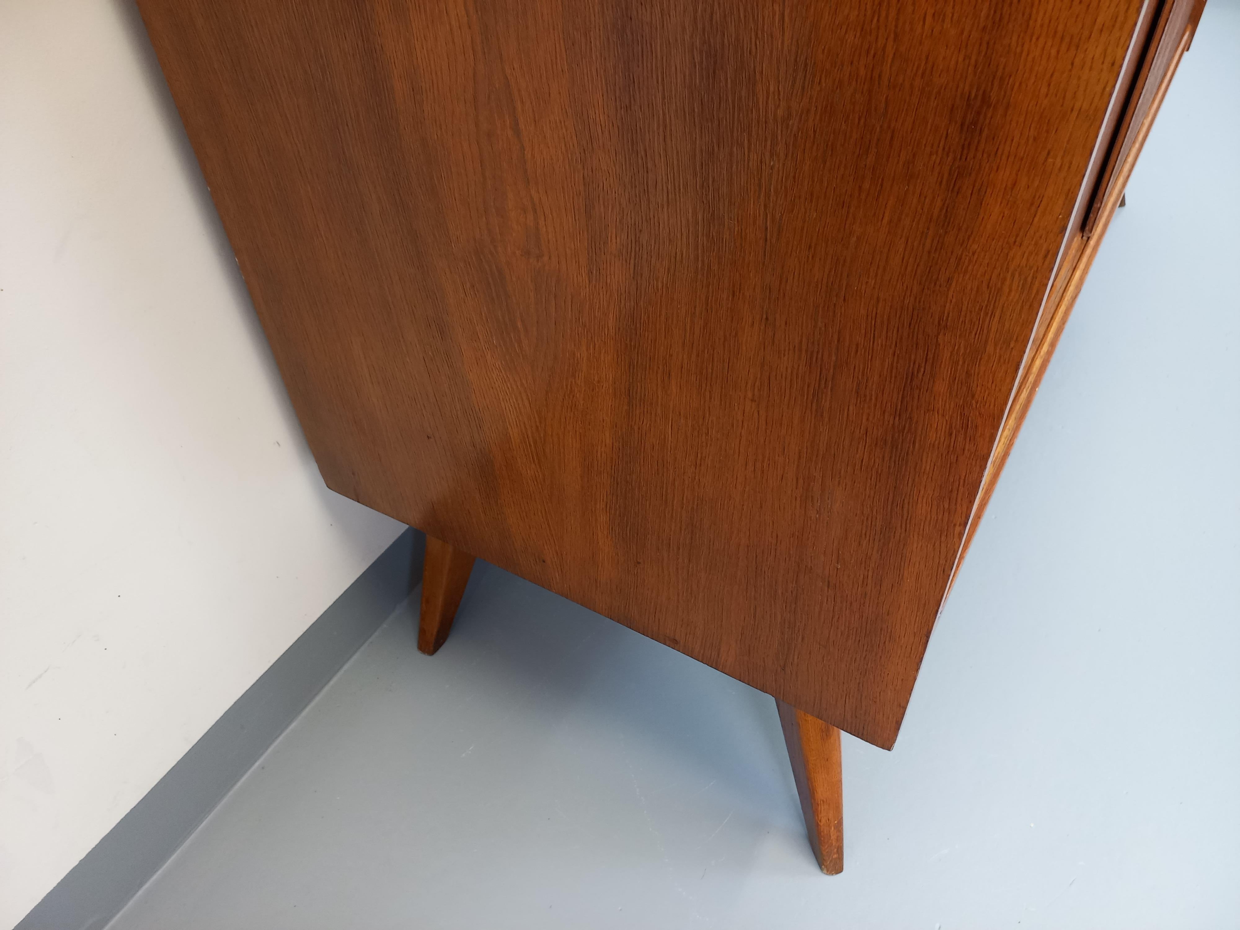 Bois Armoire vintage style scandinave en bois de chêne des années 60