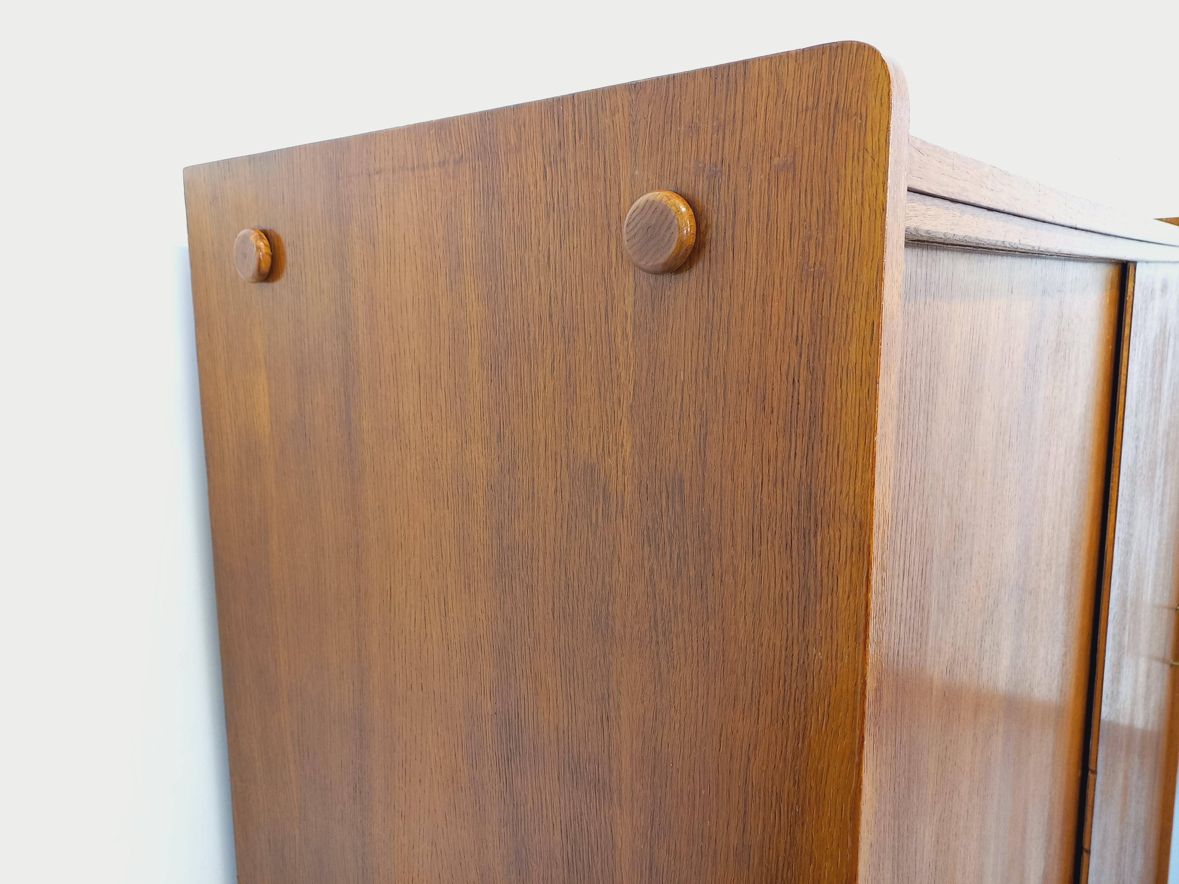 Armoire vintage style scandinave en bois de chêne des années 60 1