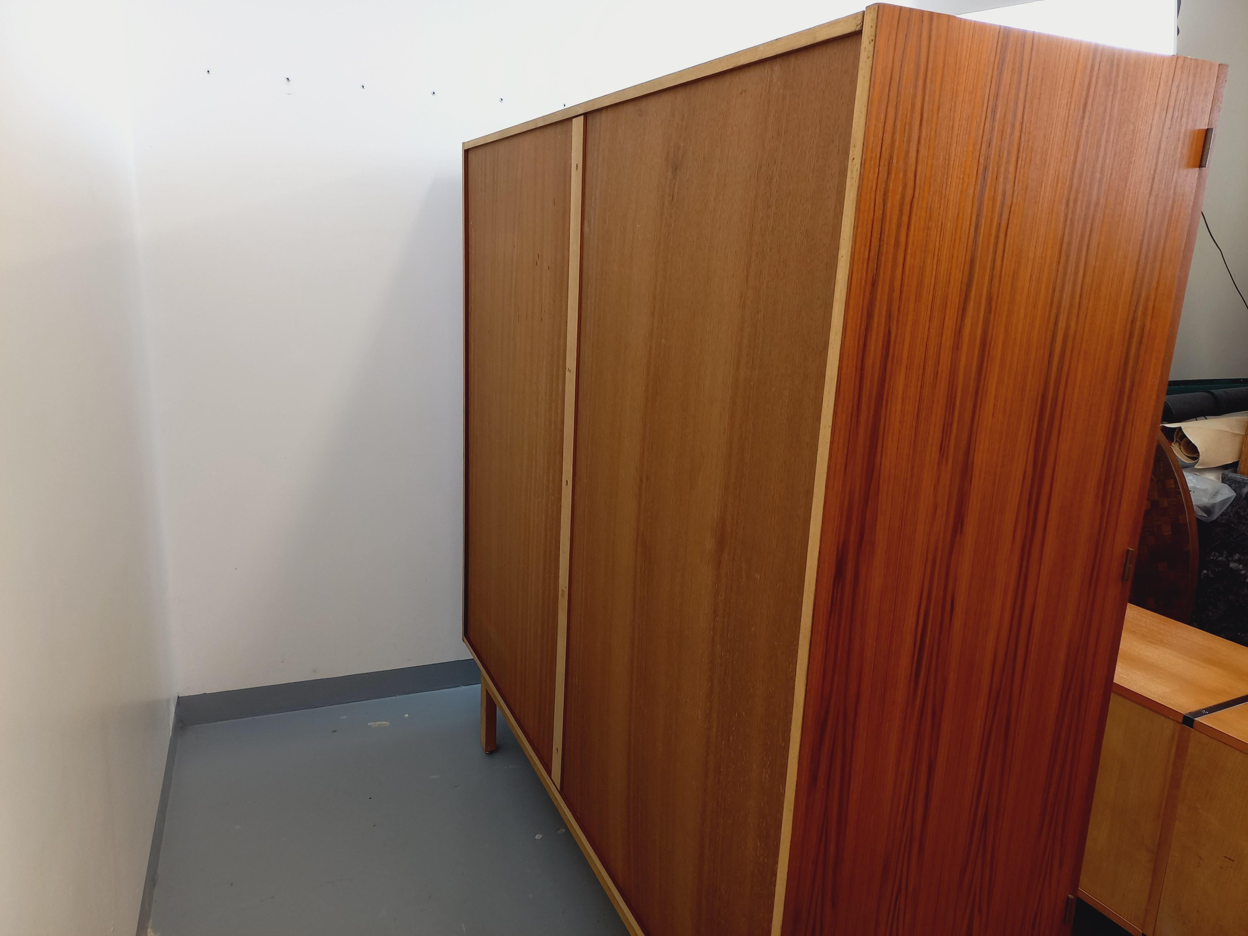 Armoire vintage in stile scandinavo in legno degli anni '60 in vendita 8