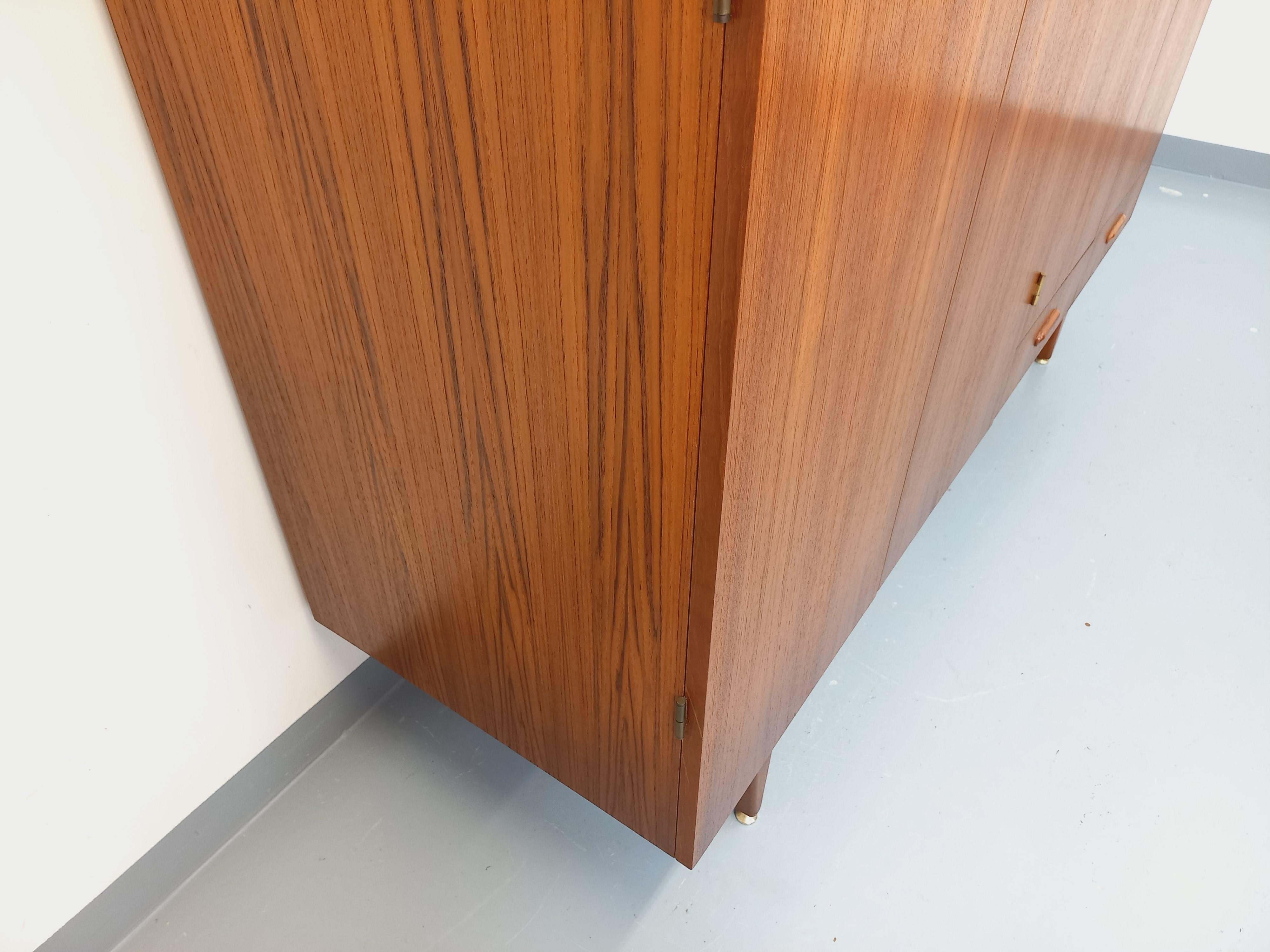 Armoire vintage in stile scandinavo in legno degli anni '60 in vendita 9