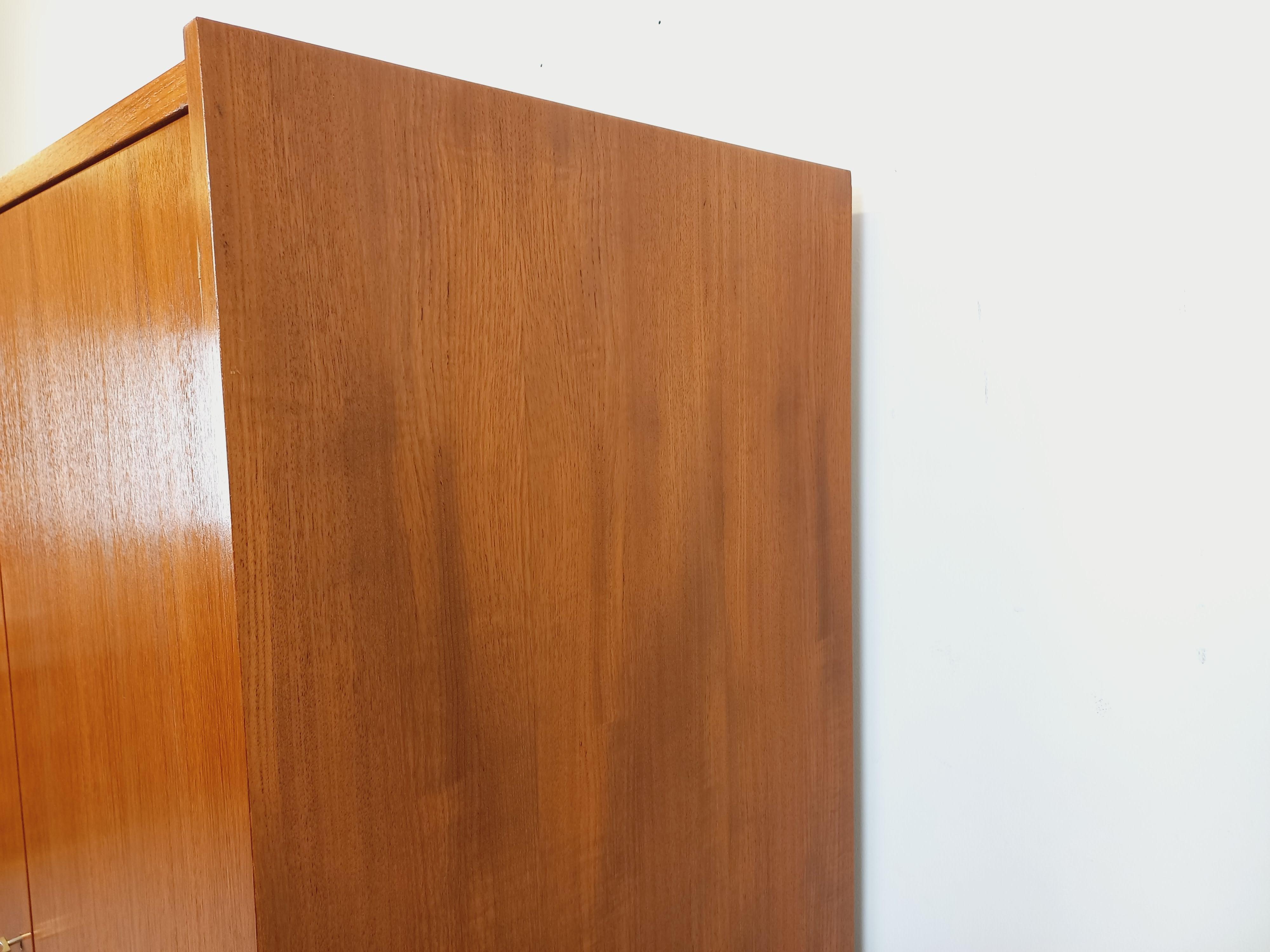 Armoire vintage style scandinave en teck des années 60 Bon état - En vente à BESANÇON, FR