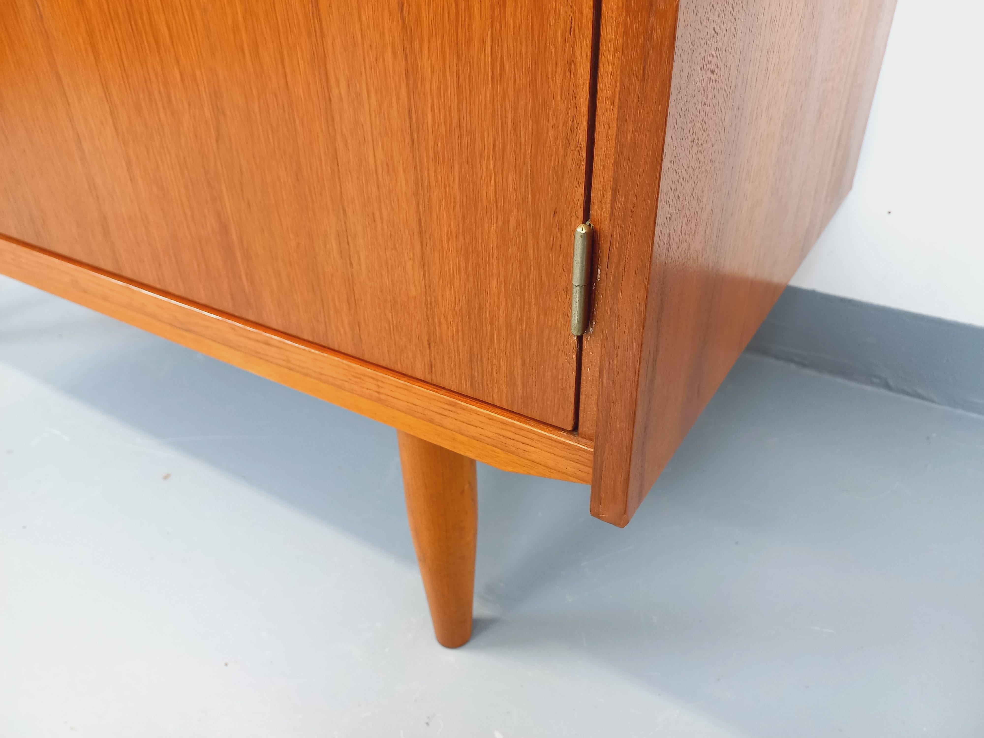 Armoire vintage style scandinave en teck des années 60 en vente 2