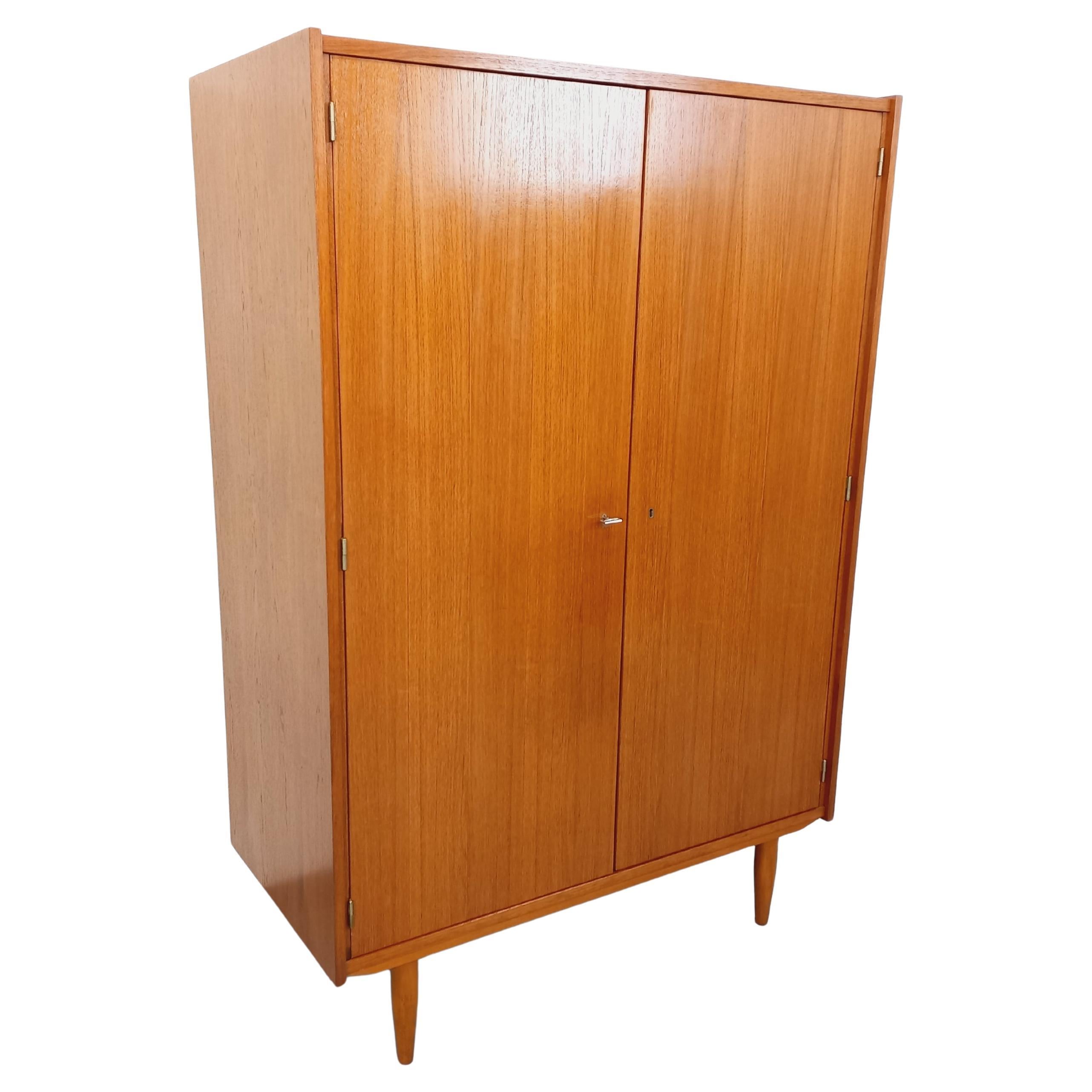 Armoire vintage style scandinave en teck des années 60