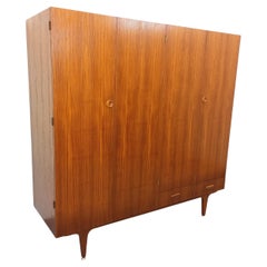 Armadi e guardaroba in Wood