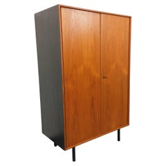 Armoire vintage style scandinave moderniste en teck et métal des années 60