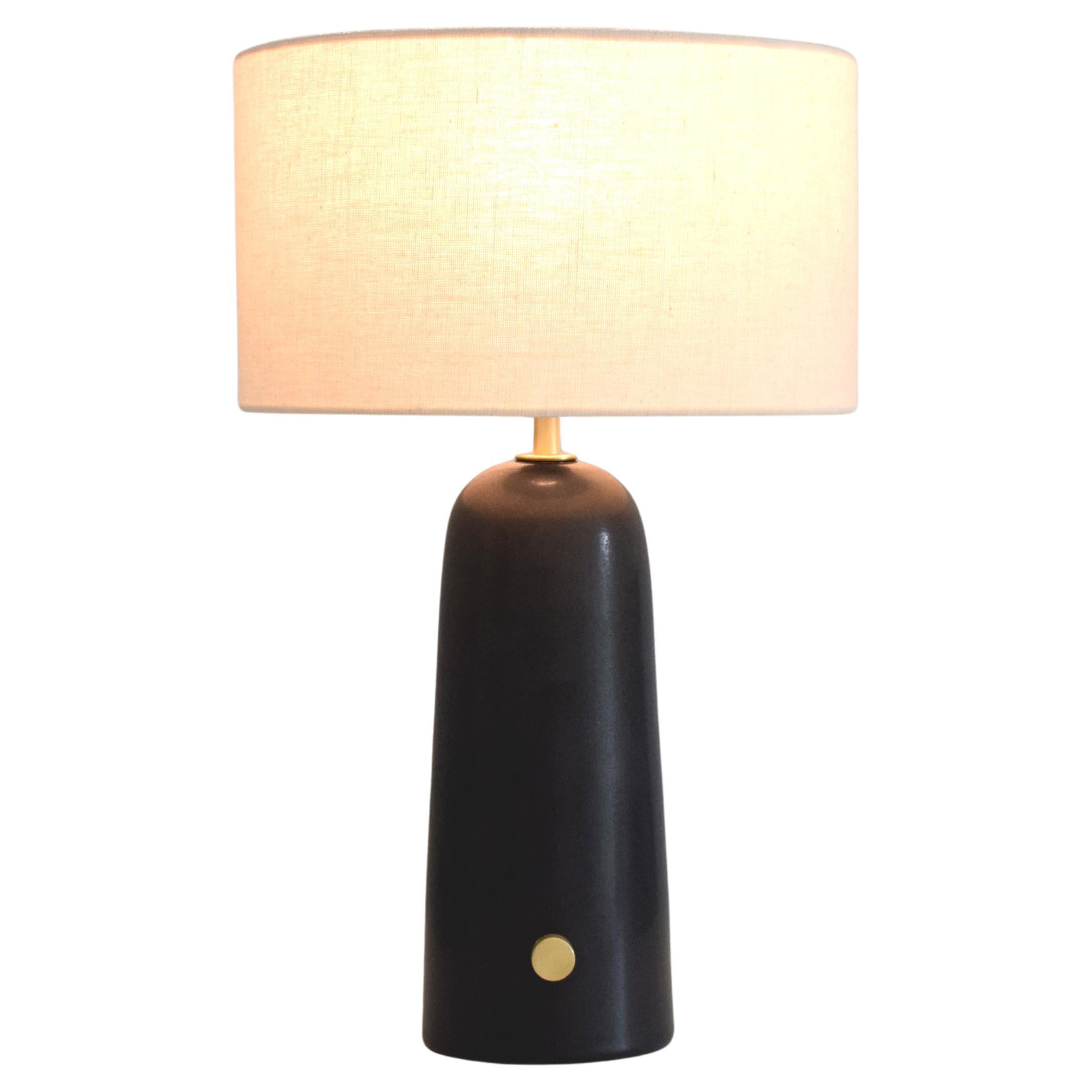 Armona Dimmable - Lampada da tavolo in ceramica fatta a mano nera con paralume a tamburo
