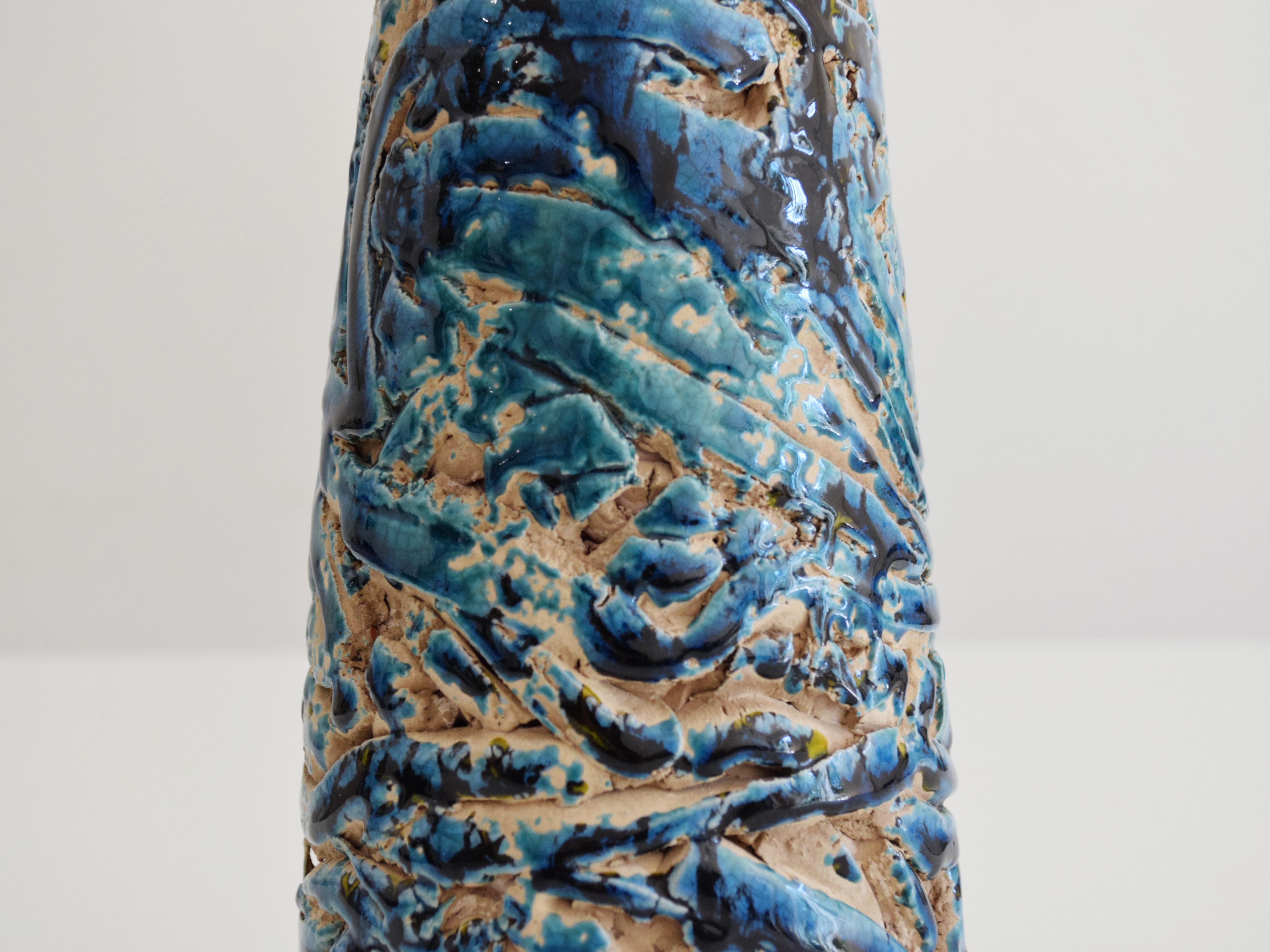 Lampe de bureau unique faite à la main en céramique émaillée bleue avec abat-jour en lin Neuf - En vente à Braga, PT