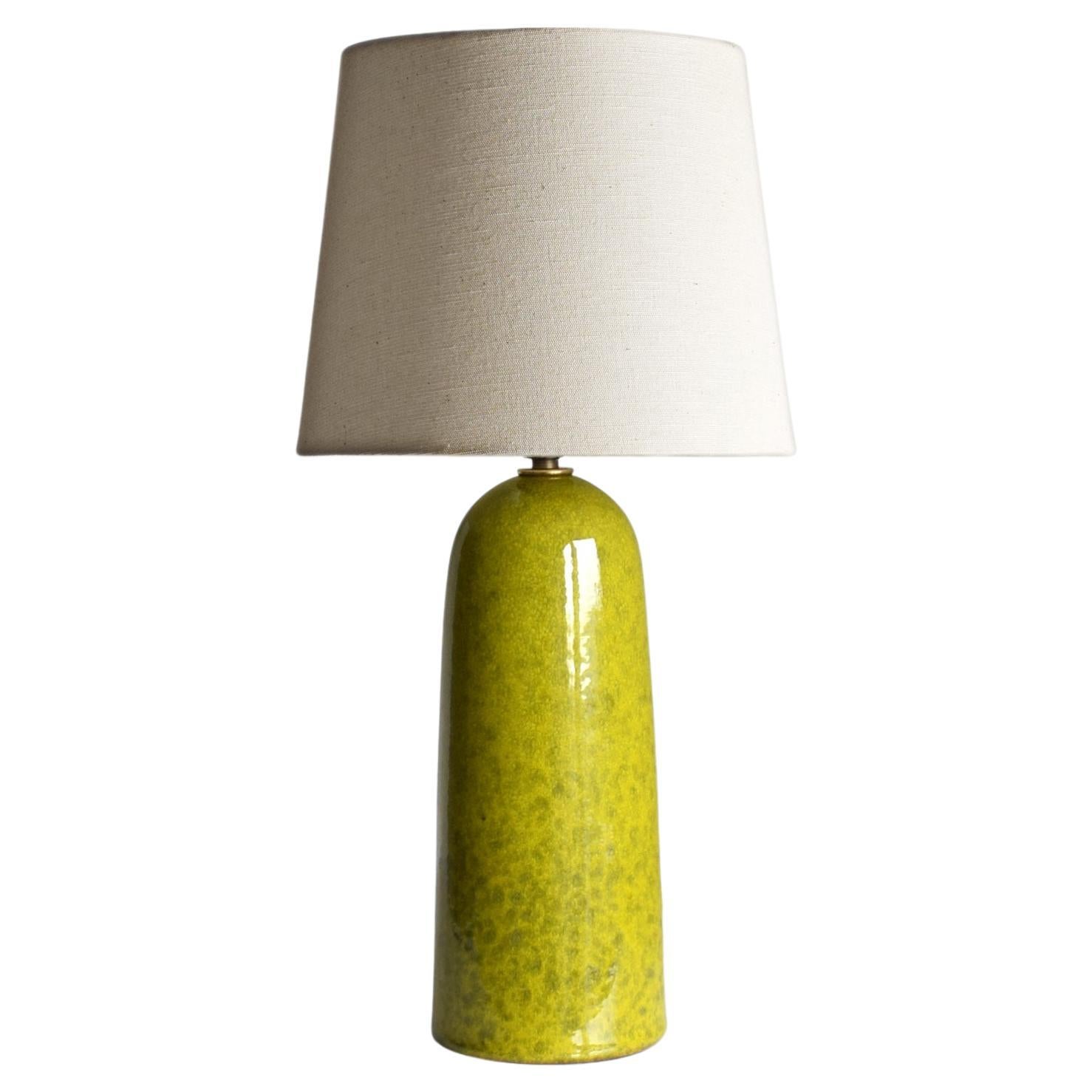 Armona - Lampada da tavolo in ceramica fatta a mano con paralume affusolato