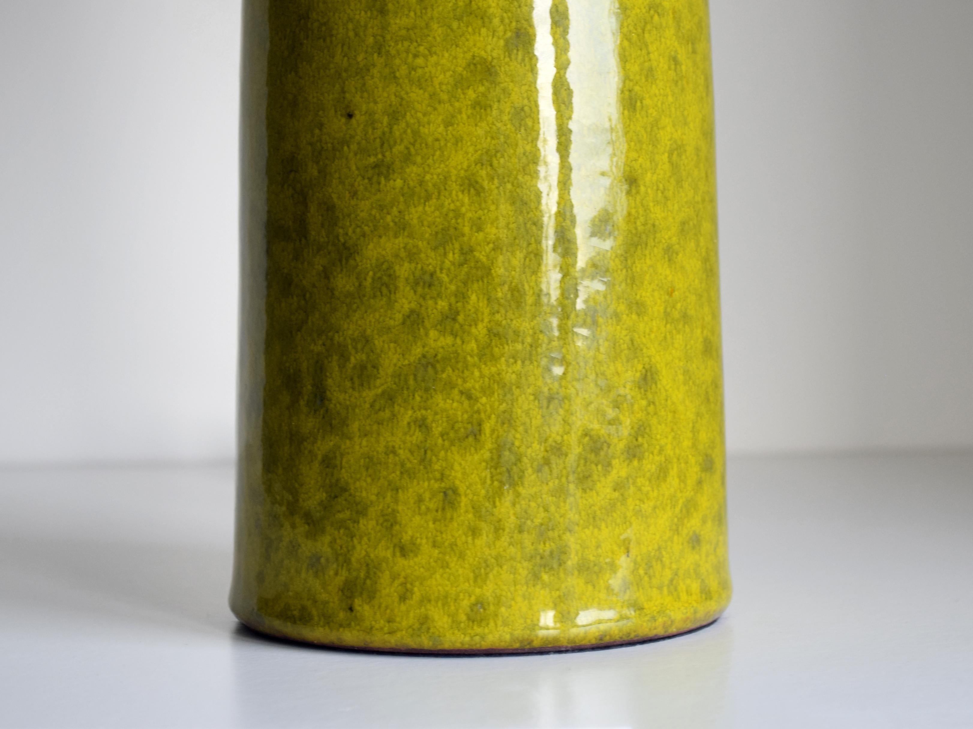 Armona - Handmade Ceramic Table Lamp Exotic Lime With Linen Lampshade In New Condition For Sale In Braga, PT