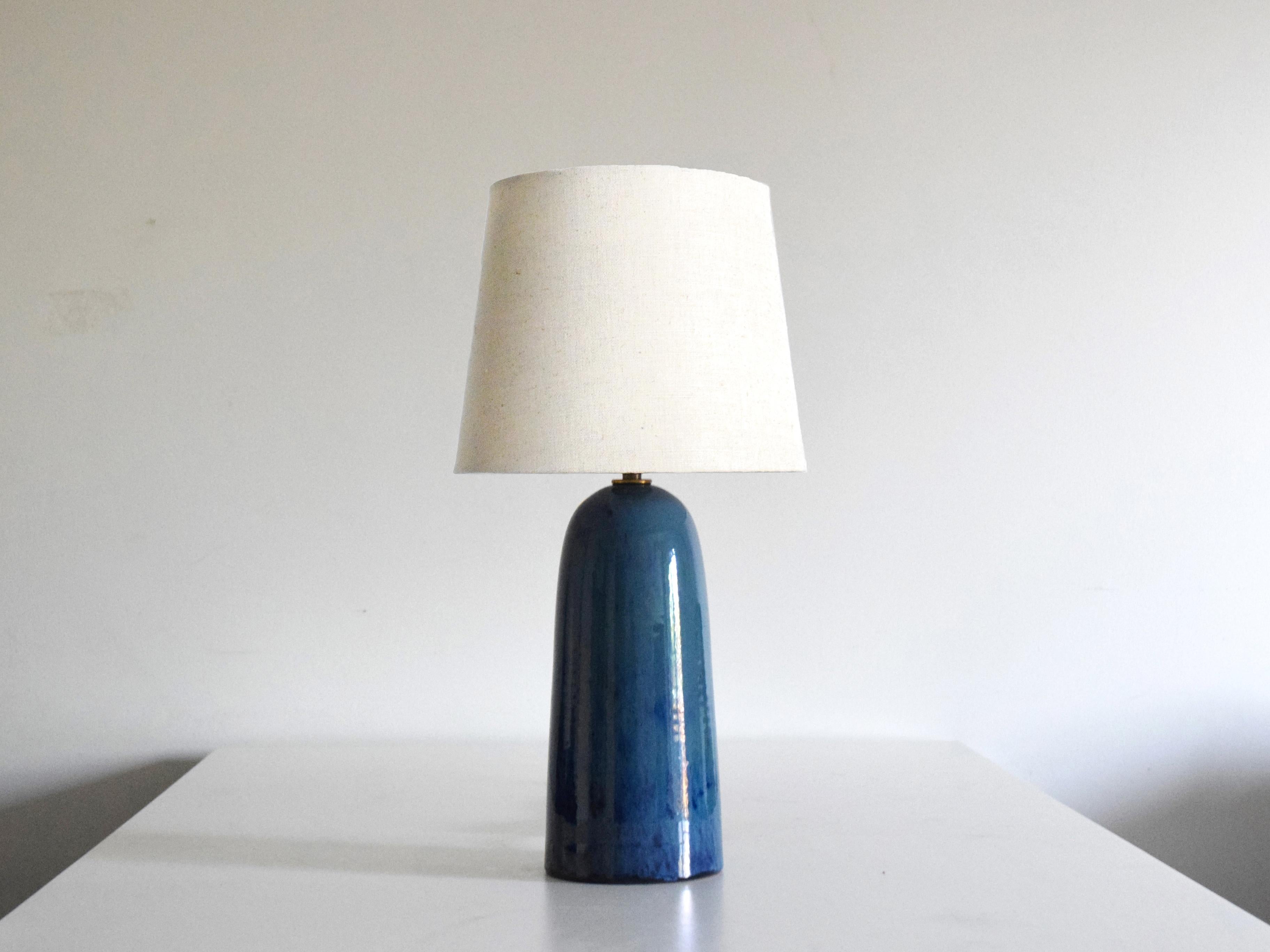 Brighten up your space with our handcrafted ceramic lamp glazed in Marine Blue. 

Its minimalist design will surely be a beautiful addition to any space and its beautiful ceramic body with a glazed finish will help you achieve that stylish look you