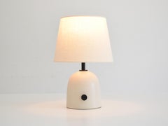 Armona Mini Dimmable - Lampe de bureau en céramique faite à la main, abat-jour conique blanc cassé