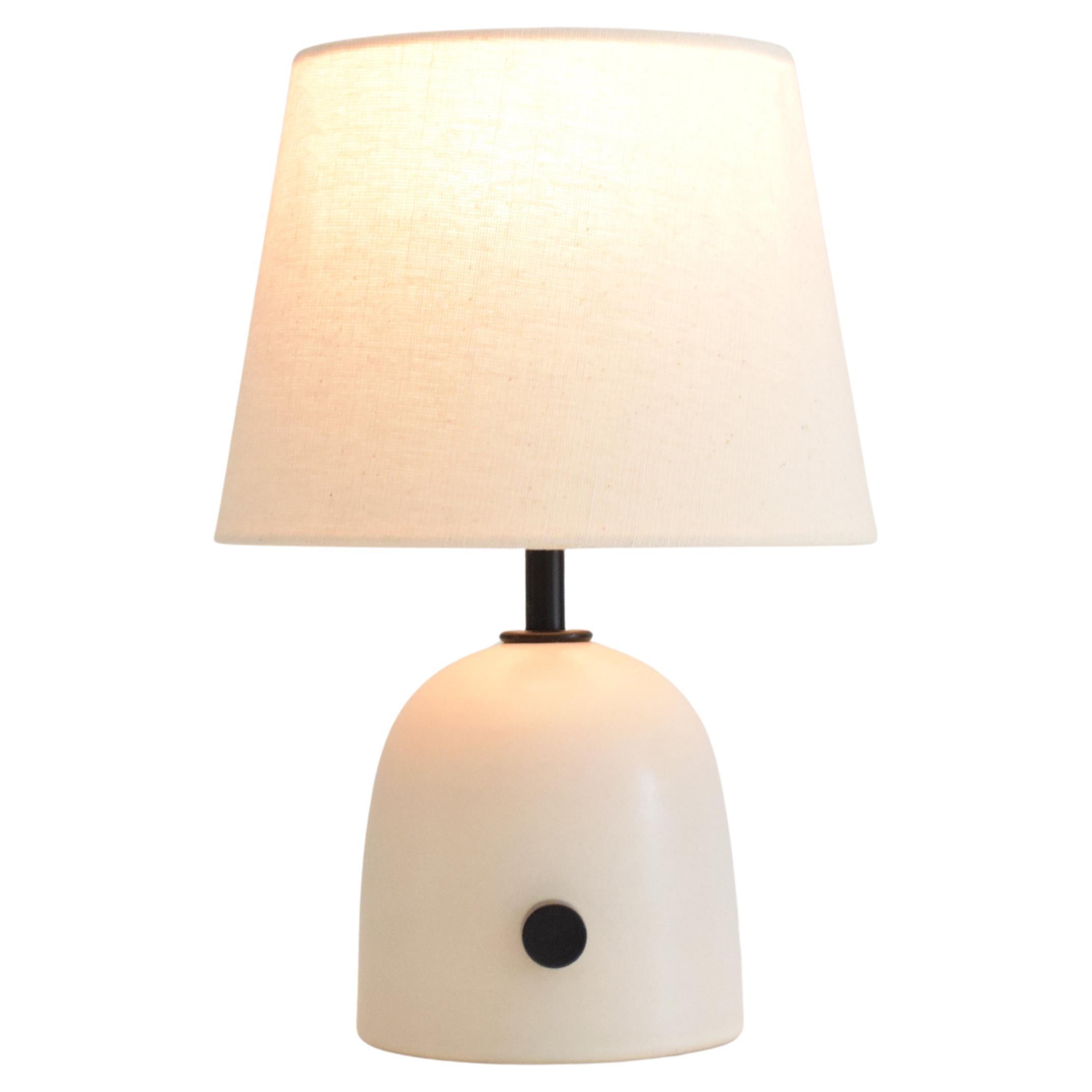 Armona Mini Dimmable - Lampada da tavolo in ceramica fatta a mano Paralume conico bianco sporco