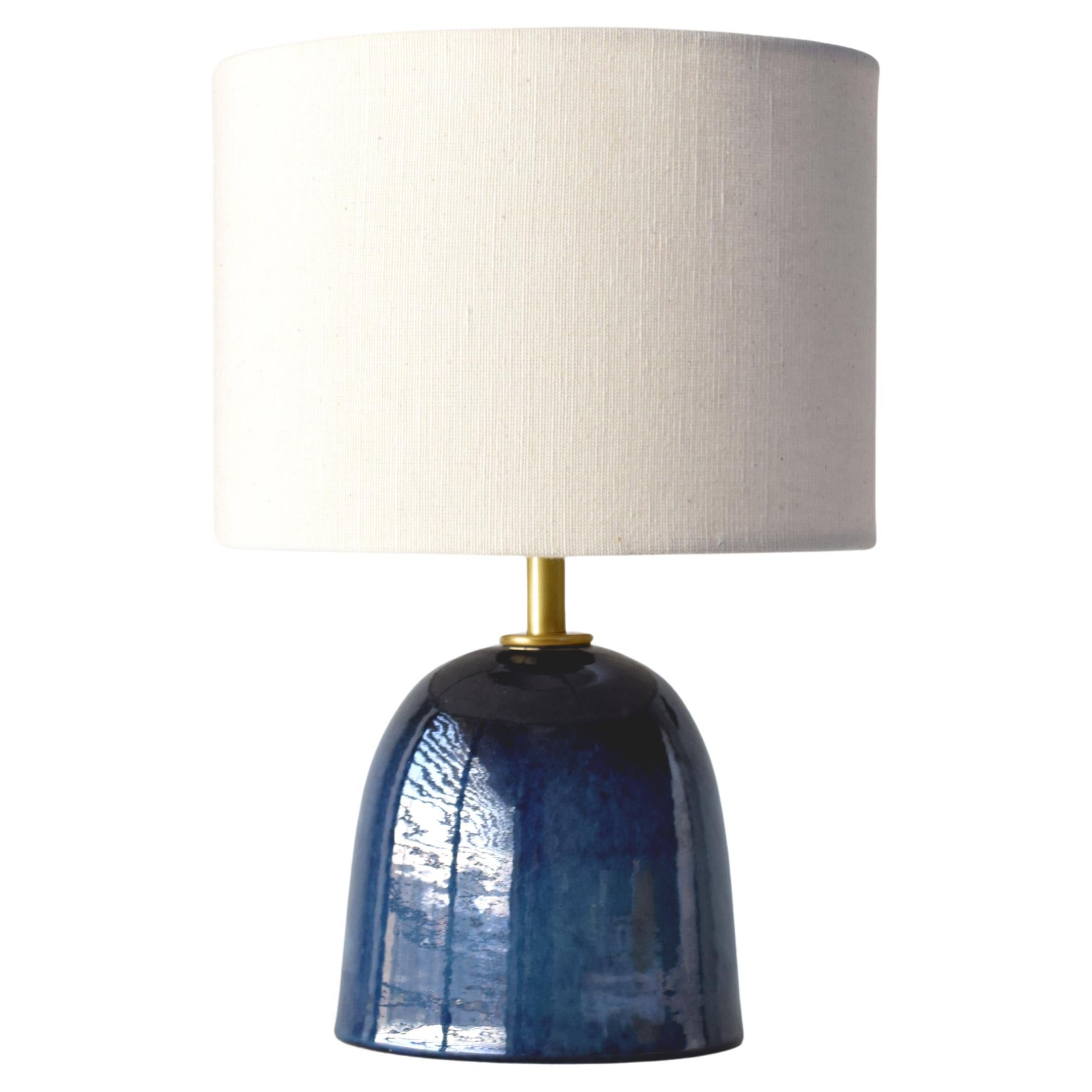 Armona Mini - Lámpara de mesa de cerámica hecha a mano azul marino con pantalla de tambor
