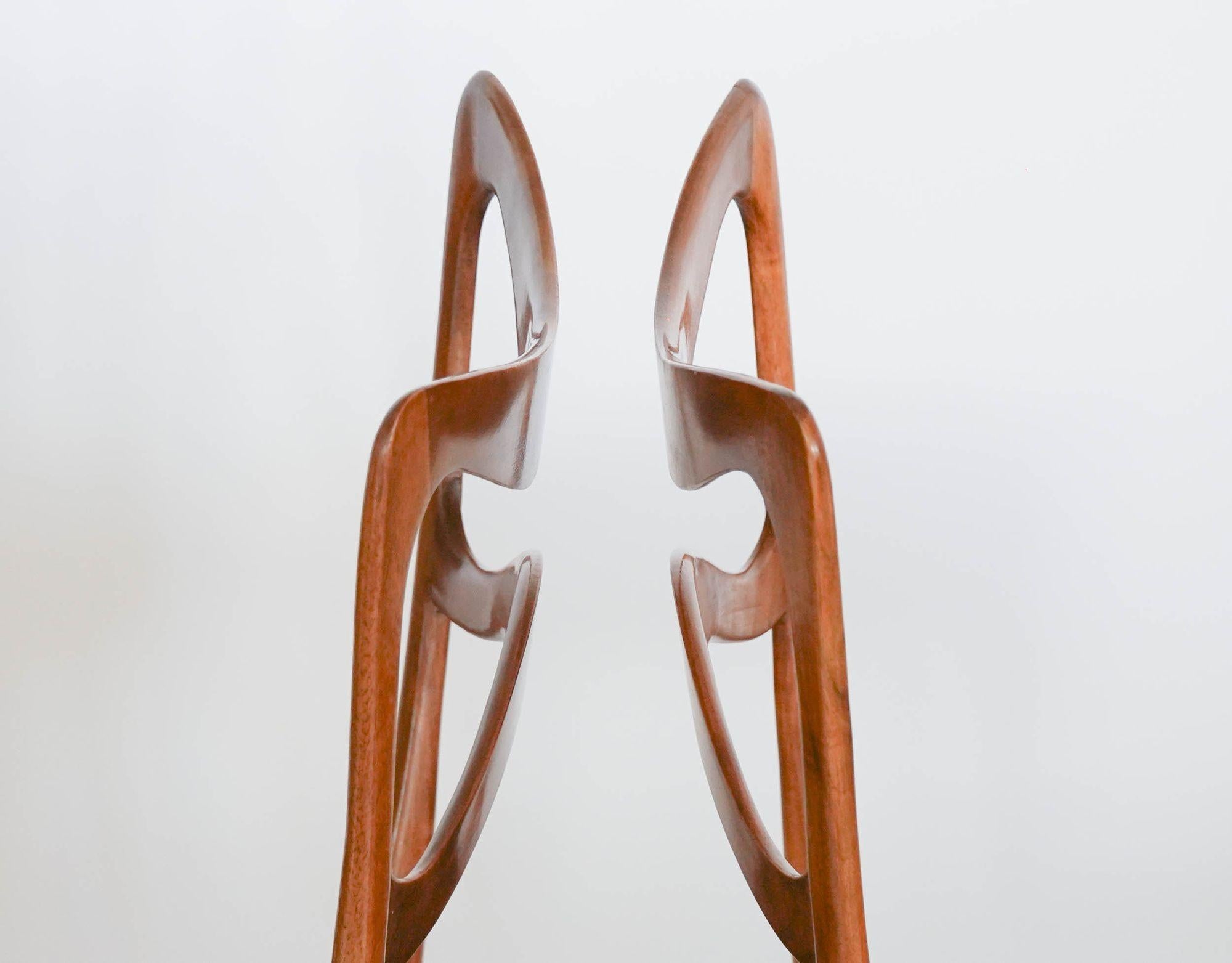 Fait main Chaise de salle à manger en noyer Armonia, ensemble de 8, design Silvio Piattelli fabriqué en Italie en vente