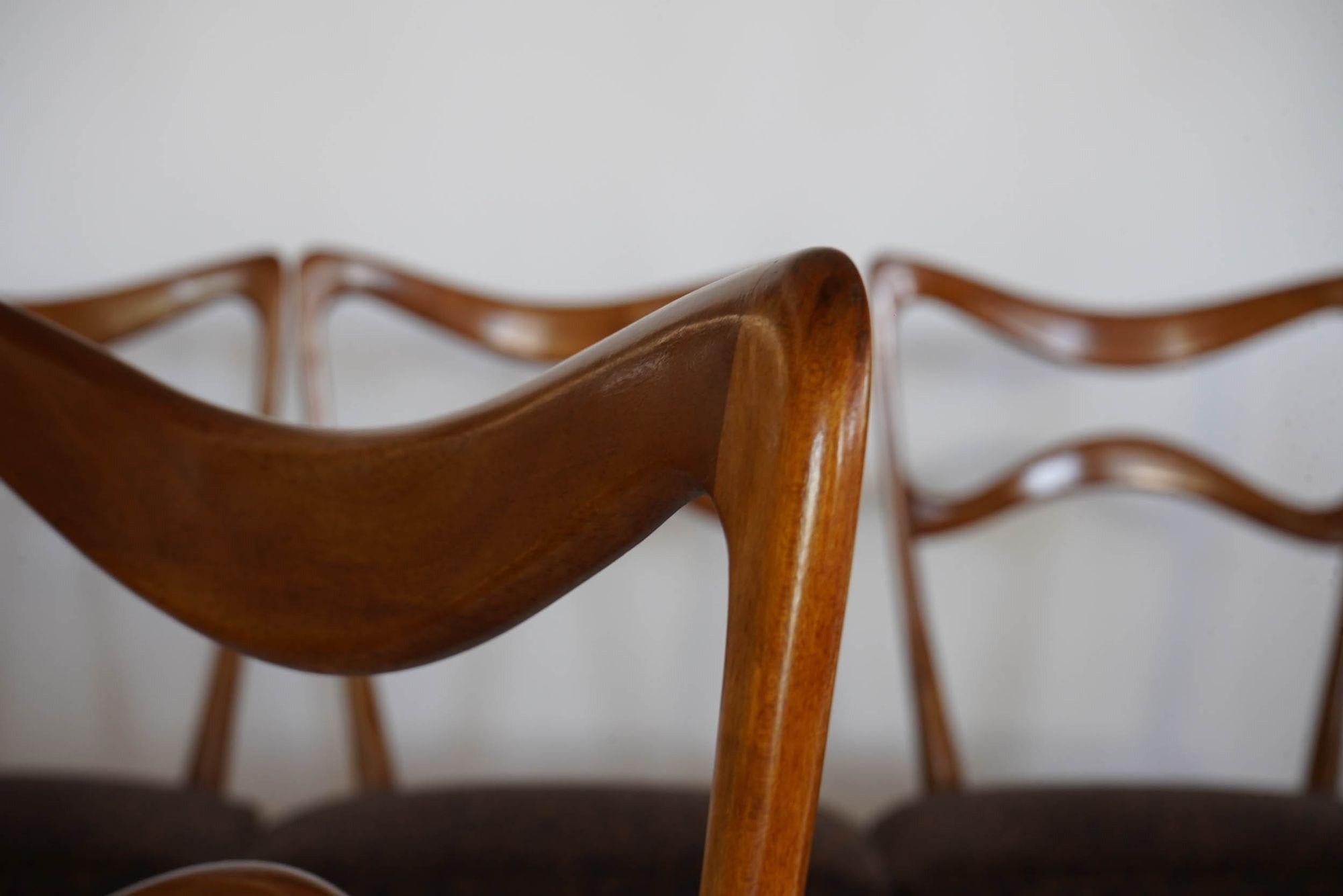 Sedia da pranzo Armonia in noce, design Silvio Piattelli made in Italy in vendita 7