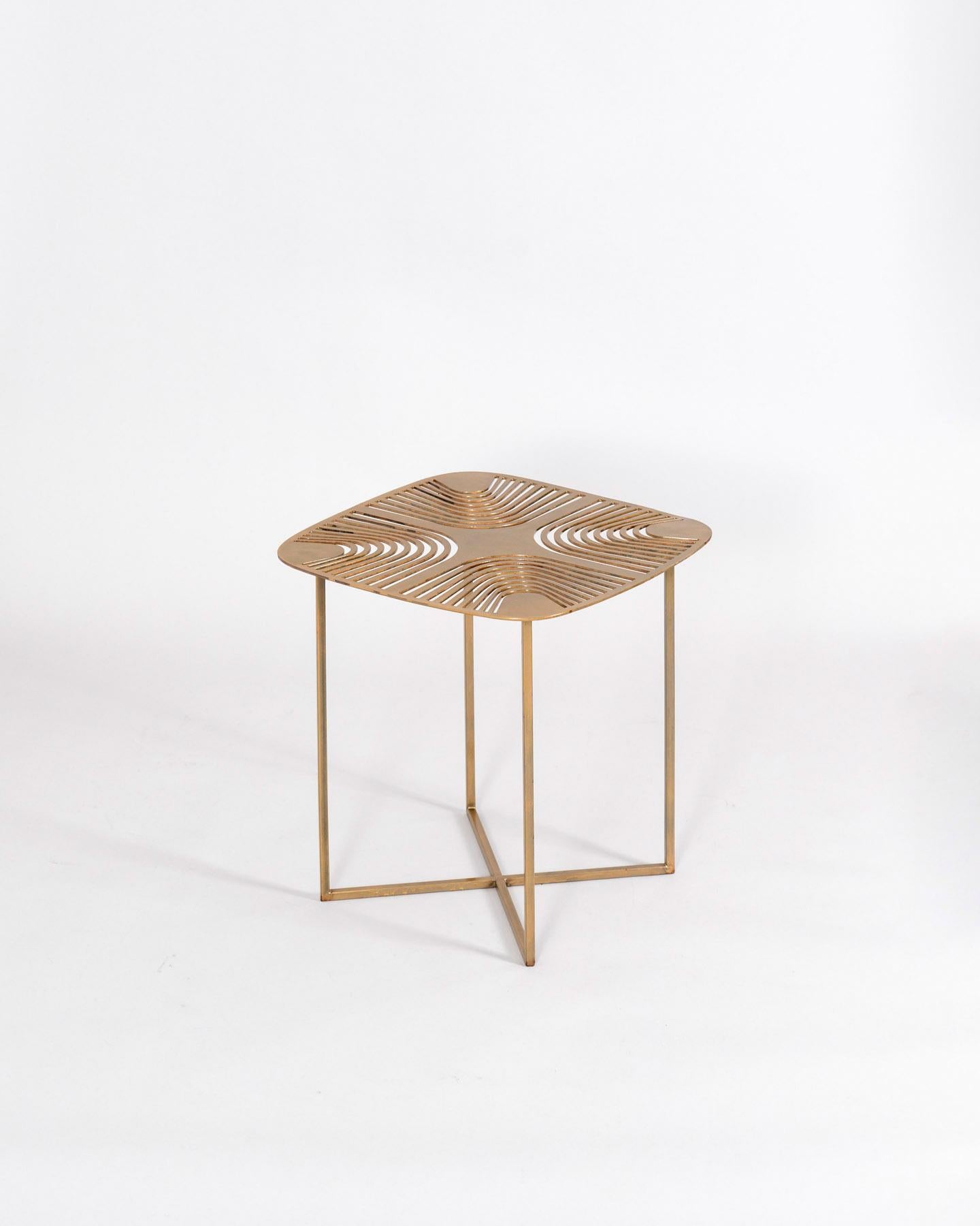 Mesa Armonic Act 002 de GIROTTI ENRICO
Dimensiones: An 40 x Pr 40 x Al 40 cm
Materiales: Metal.
Peso: 4 Kg.

Enrico Girotti es un diseñador industrial que ha encontrado en la palabra 