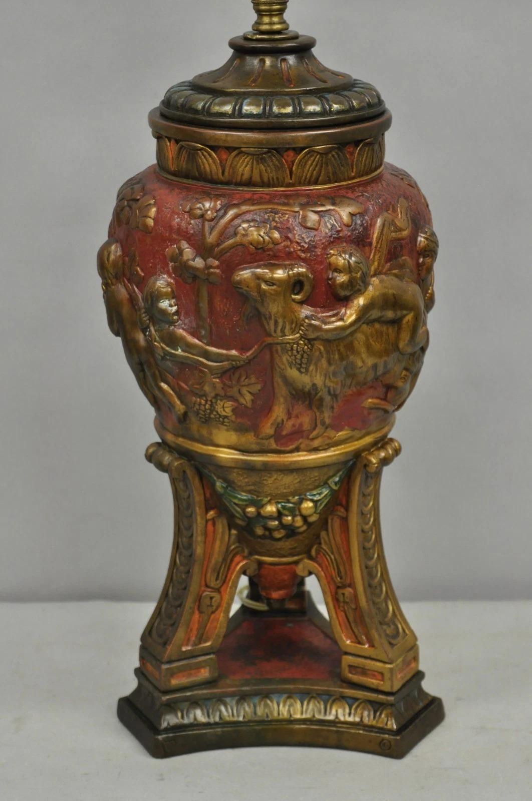 Armor Bronze Co Lampe de table en forme d'urne polychrome avec chérubin et bélier, de style classique italien en vente 6