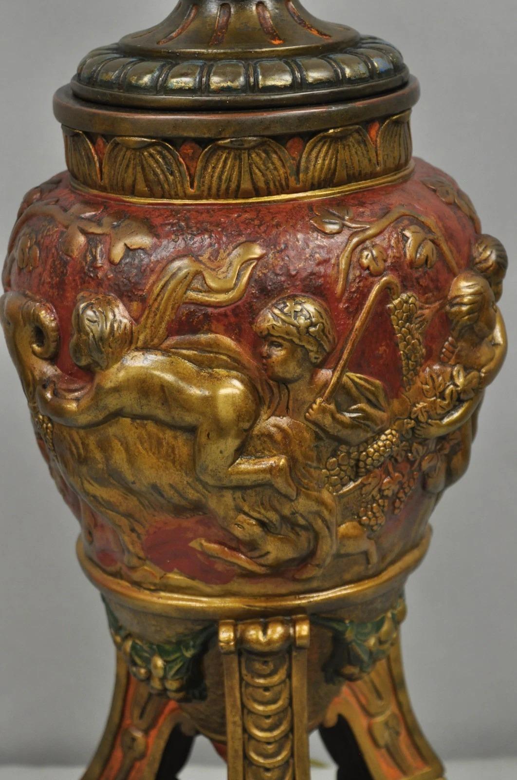 Inconnu Armor Bronze Co Lampe de table en forme d'urne polychrome avec chérubin et bélier, de style classique italien en vente
