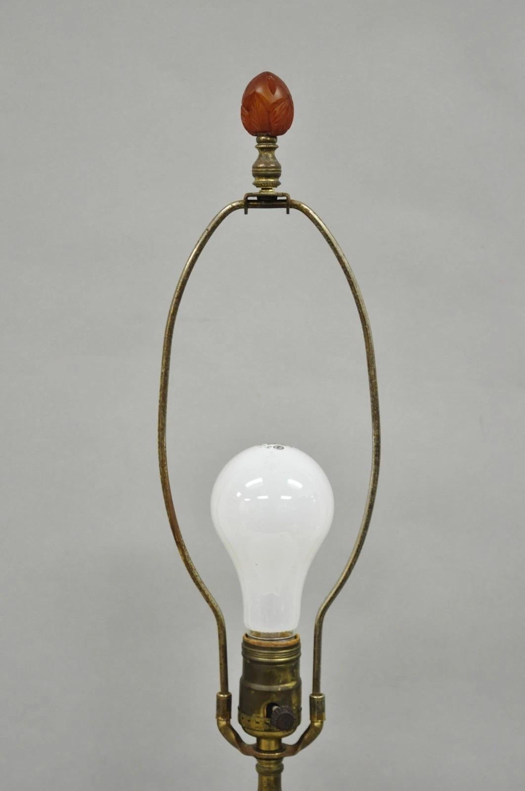 Armor Bronze Co Lampe de table en forme d'urne polychrome avec chérubin et bélier, de style classique italien en vente 1