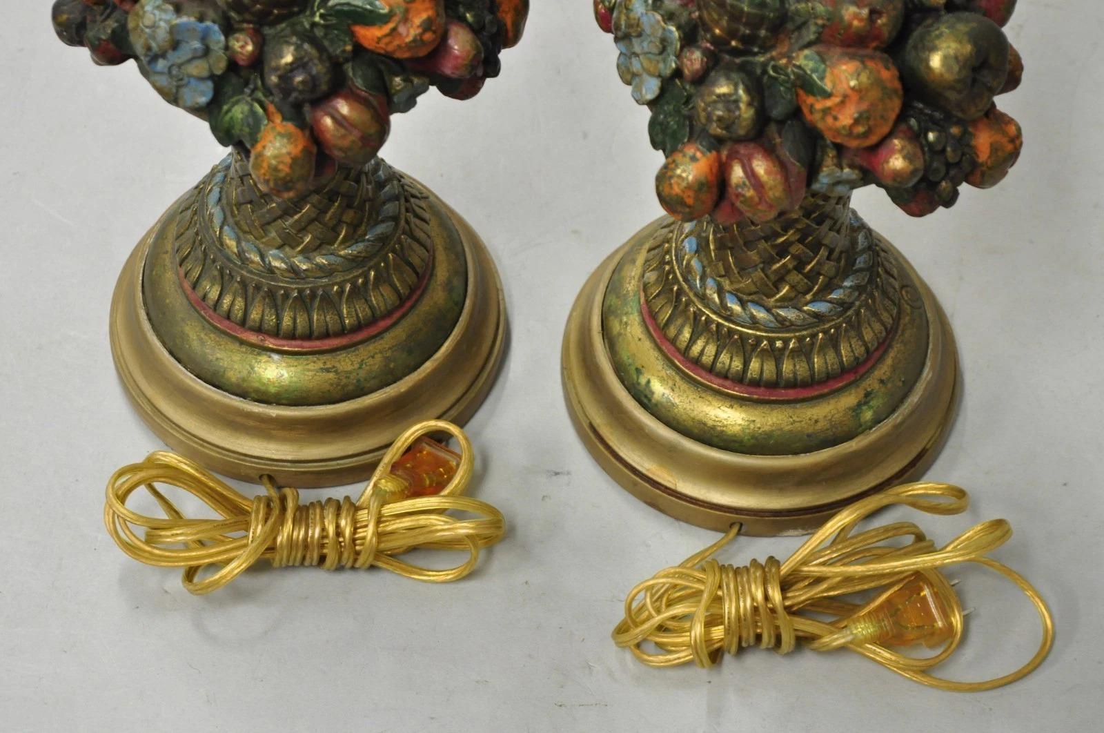 Armor Bronze Co - Lampade da tavolo vittoriane con cesto di frutta e bouquet di fiori - una coppia in vendita 3