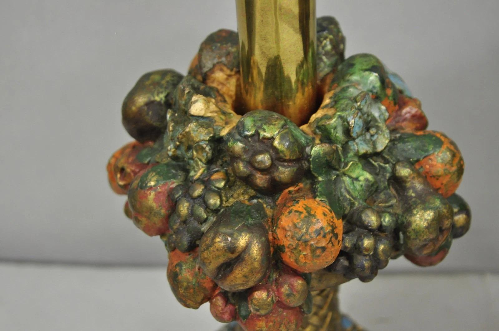 Armor Bronze Co - Lampade da tavolo vittoriane con cesto di frutta e bouquet di fiori - una coppia In condizioni buone in vendita a Philadelphia, PA