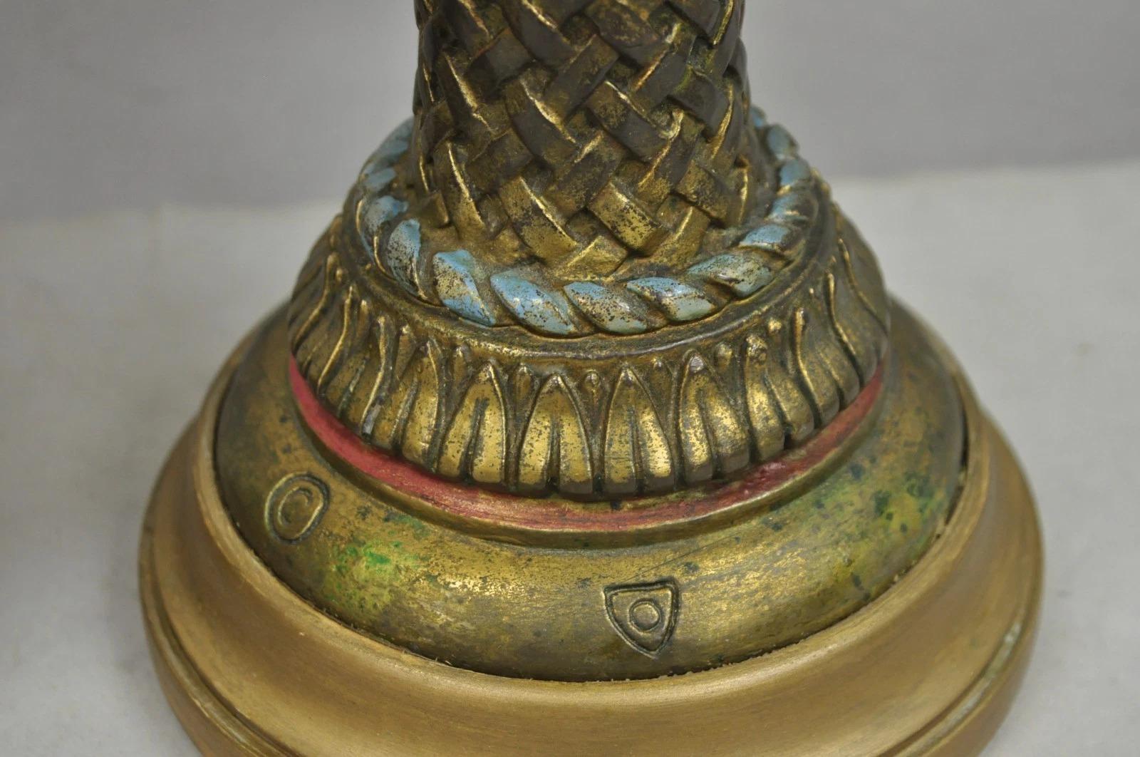Bronzo Armor Bronze Co - Lampade da tavolo vittoriane con cesto di frutta e bouquet di fiori - una coppia in vendita