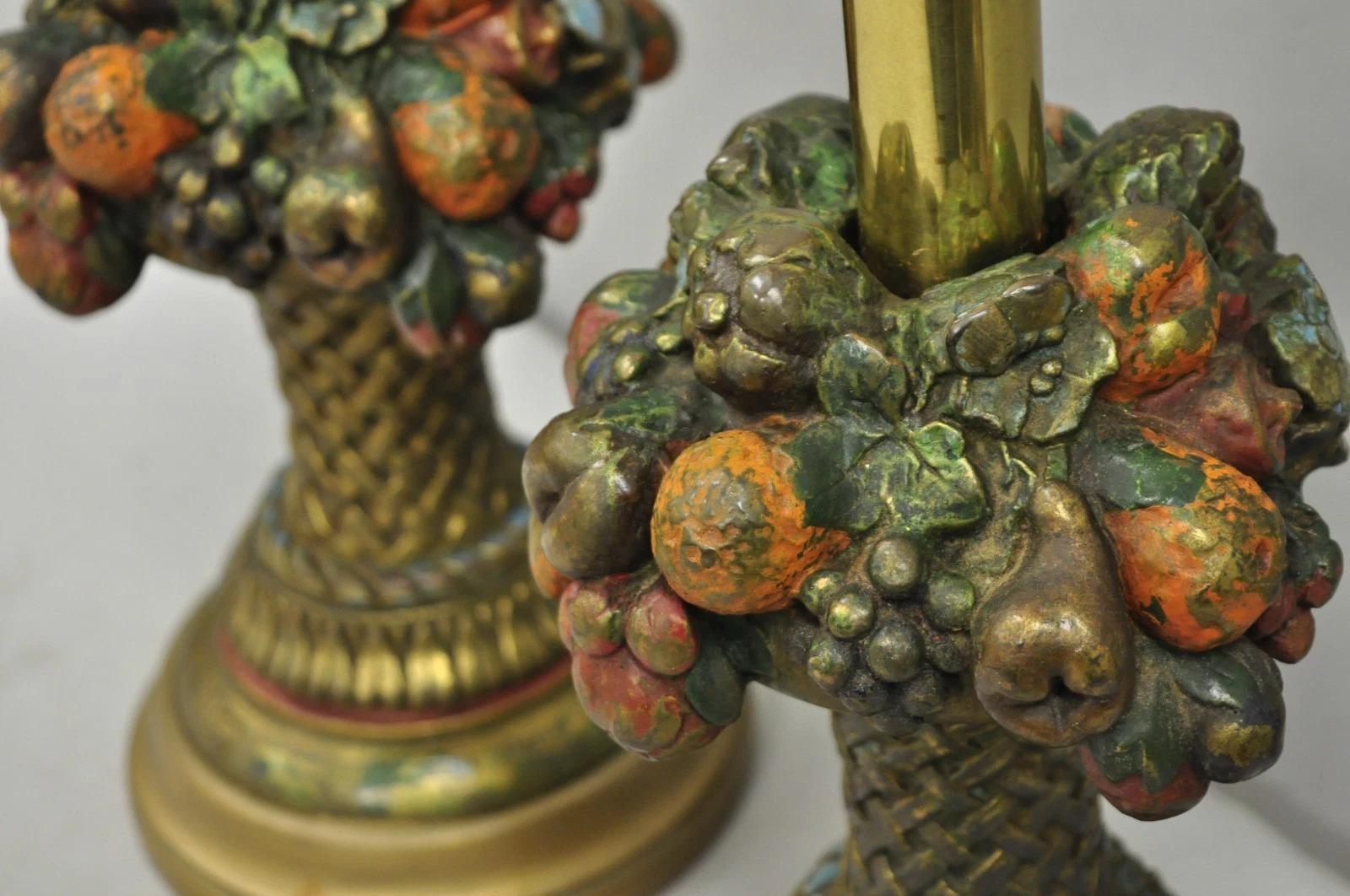 Armor Bronze Co - Lampade da tavolo vittoriane con cesto di frutta e bouquet di fiori - una coppia in vendita 1