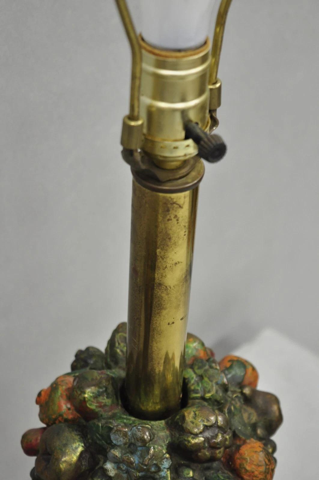 Armor Bronze Co - Lampade da tavolo vittoriane con cesto di frutta e bouquet di fiori - una coppia in vendita 2